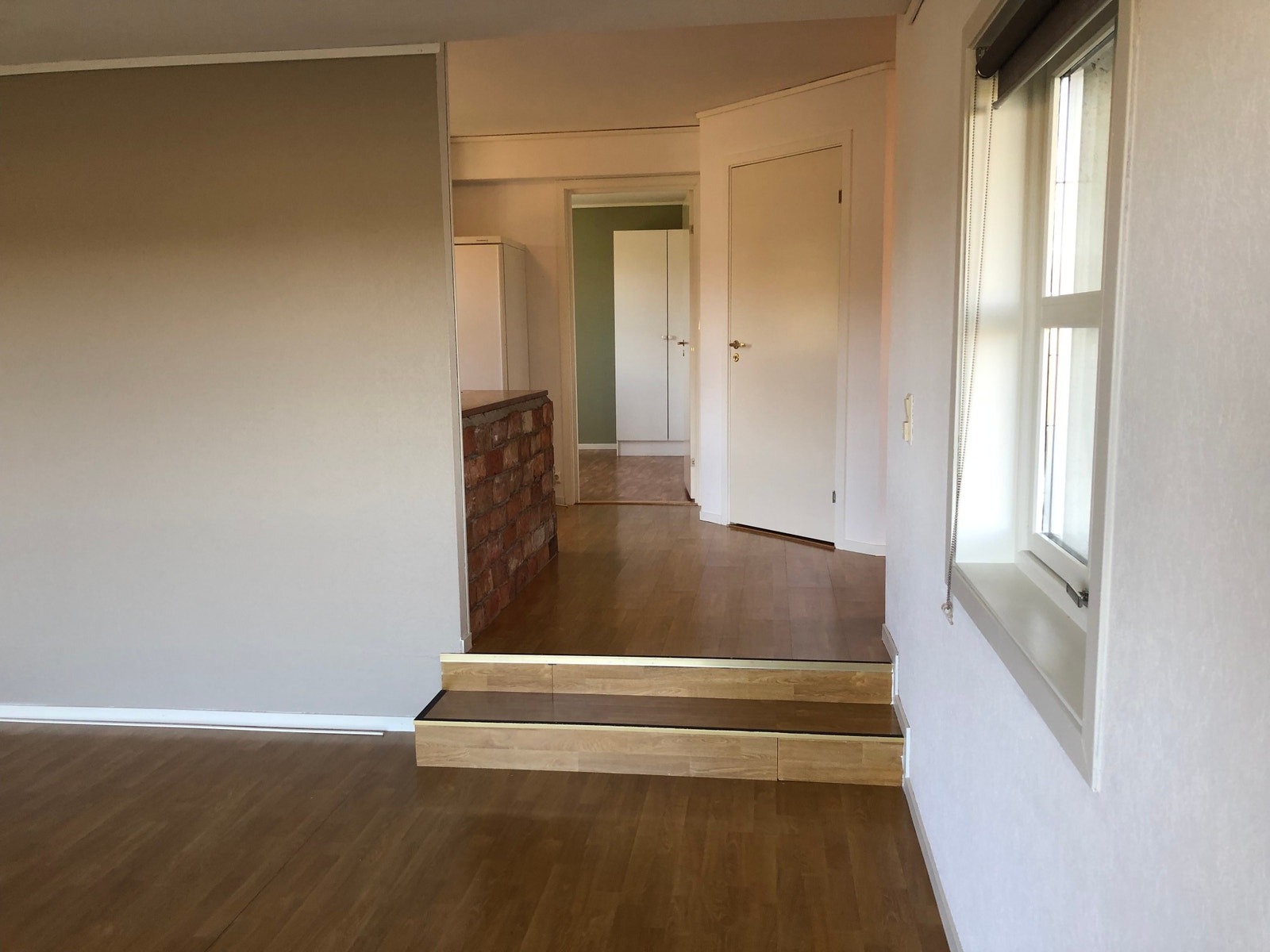 Bilde tatt fra stue opp mot hovedsoverom i enden Galleribilde