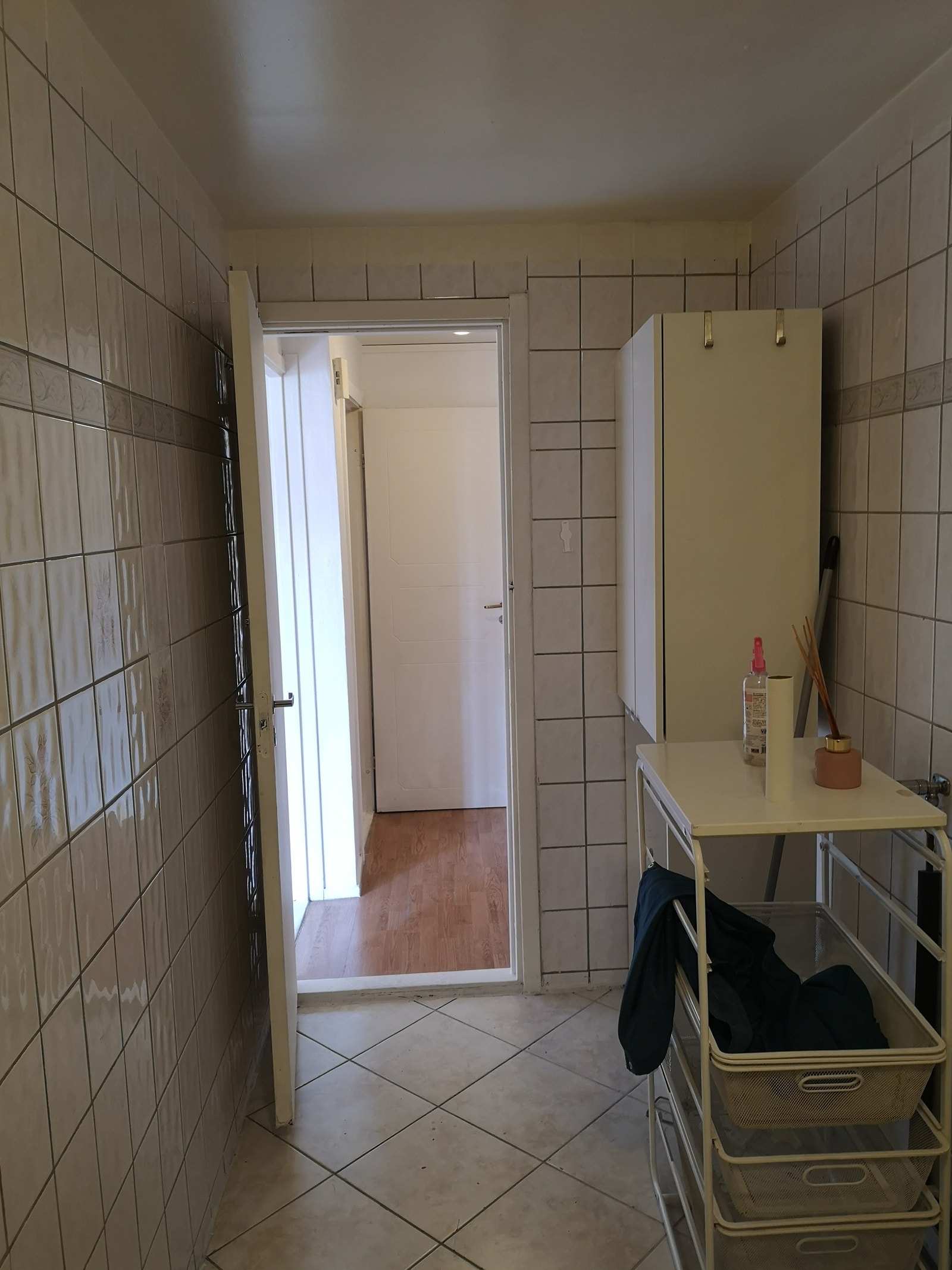 Baderom med opplegg for vaskemaskin Galleribilde