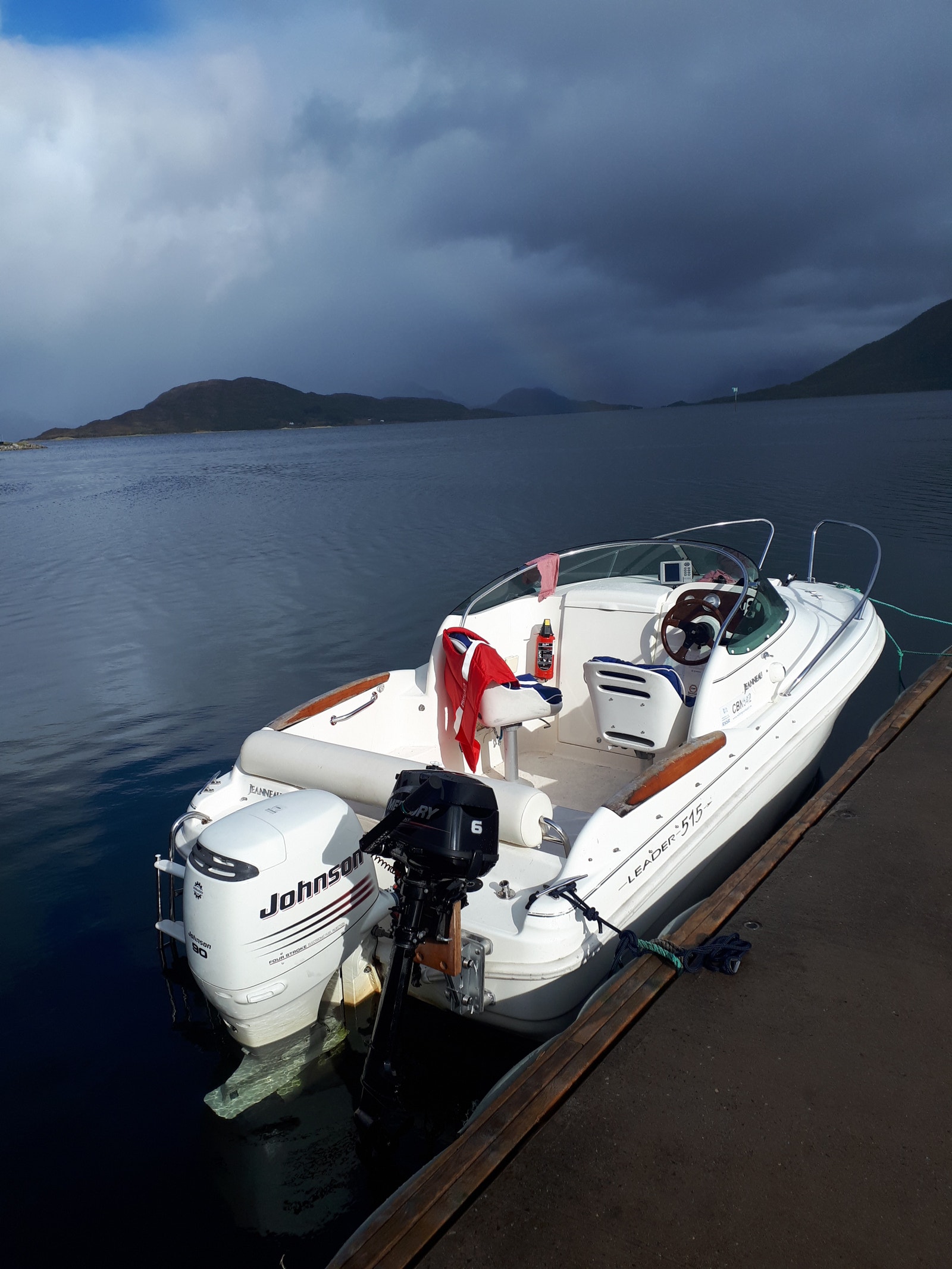 En Jeanneu 16" Leader med Johnson 90 hp kan overtas Galleribilde