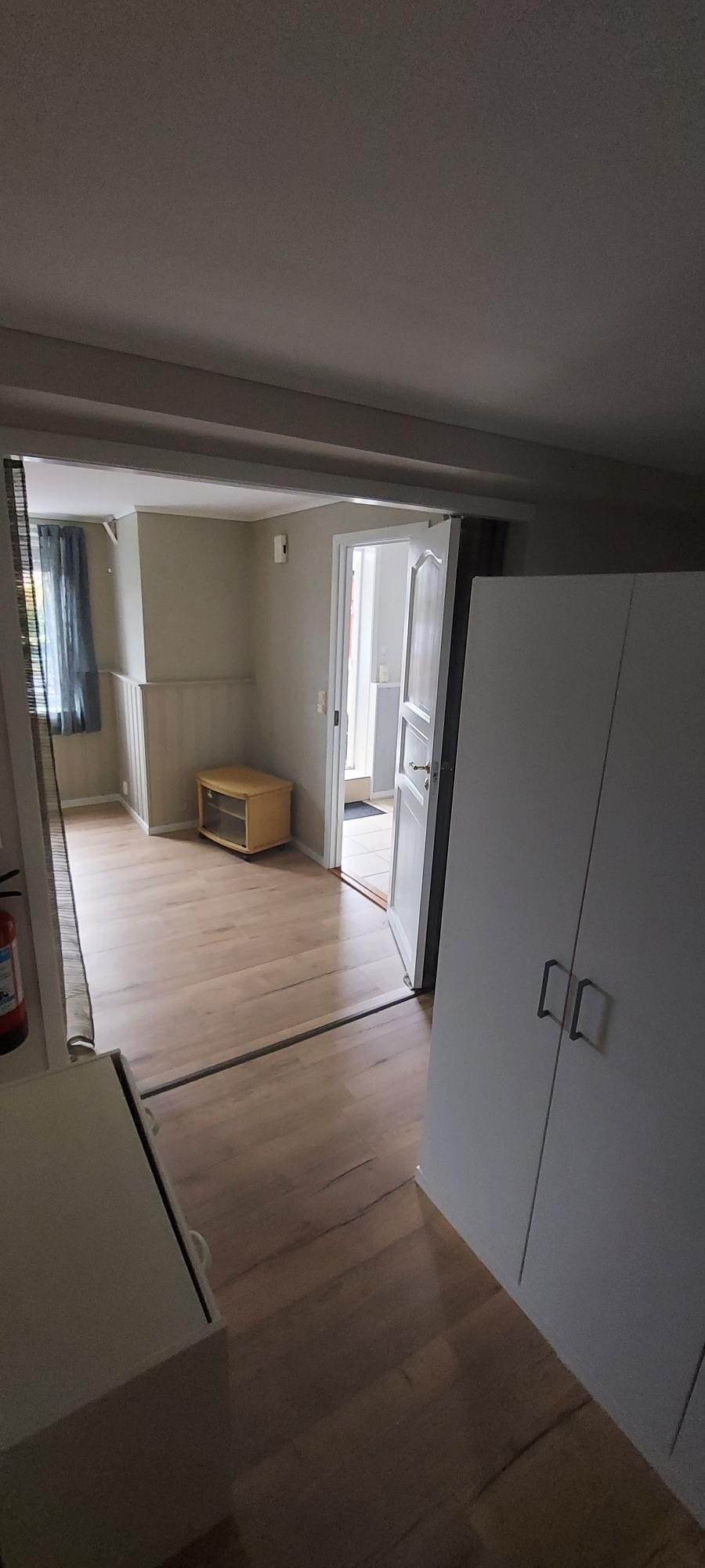 Fra kjøkken mot utgang Galleribilde