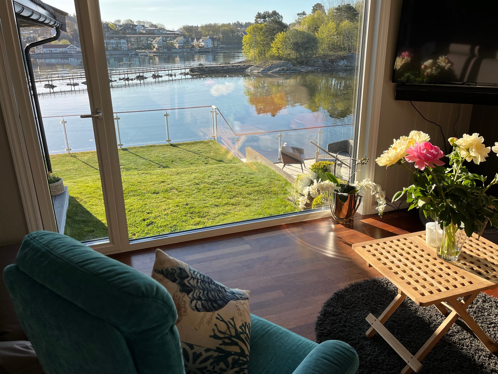 🏖Hagen ligger ca 10 m høyde fra havet og er inngjerdet. Galleribilde