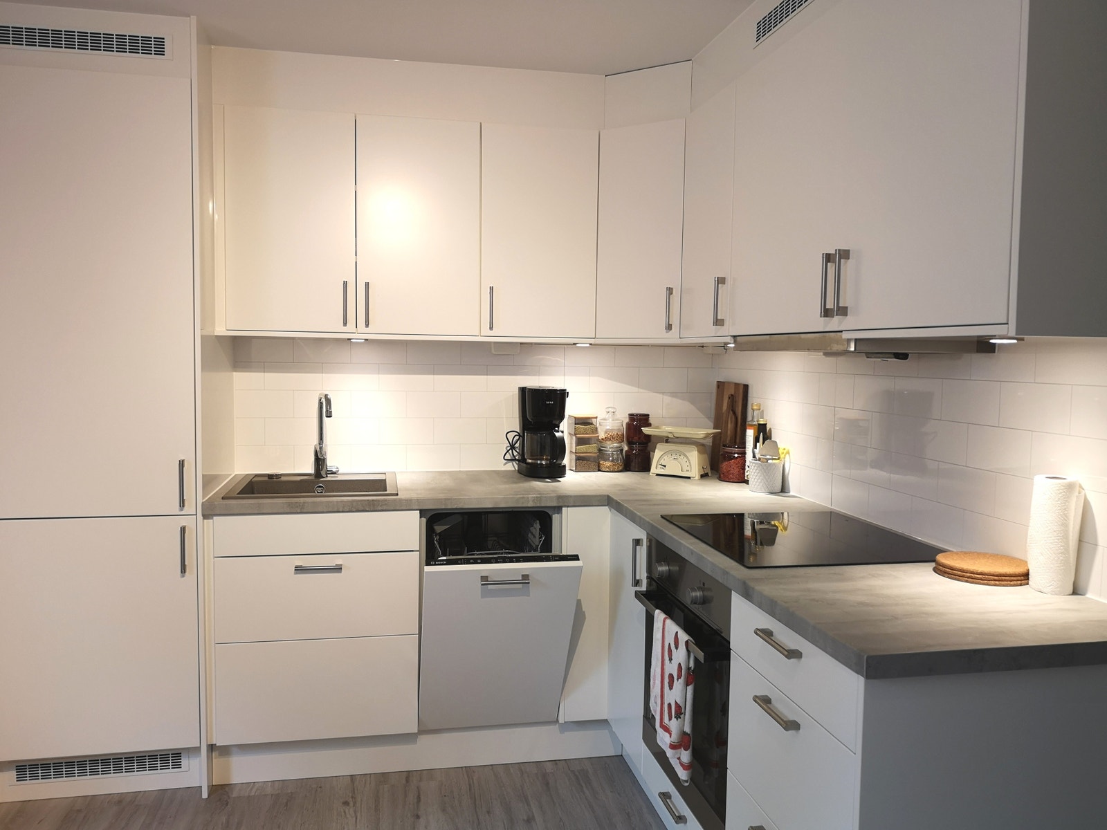 Kjøkkenet er fra Epoq med integrerte hvitevarer. Galleribilde