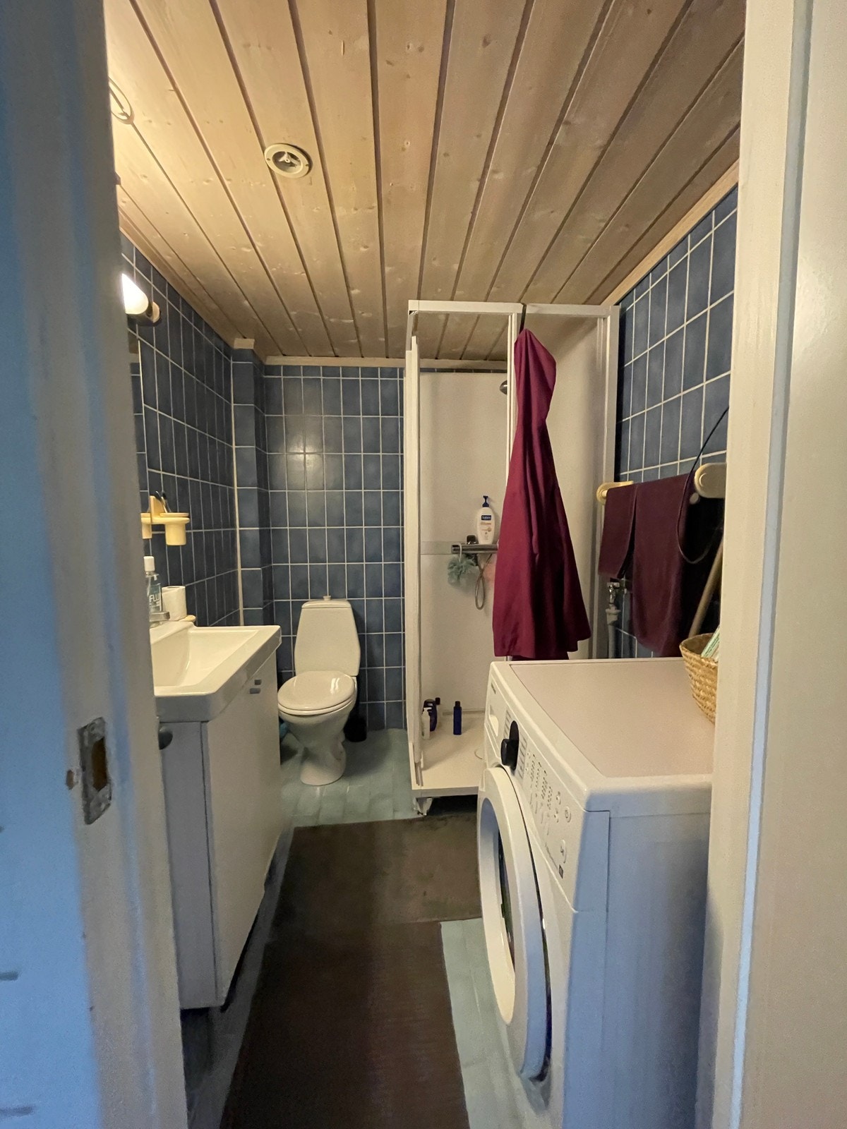 Badet, ikke stort, men funksjonelt! Galleribilde
