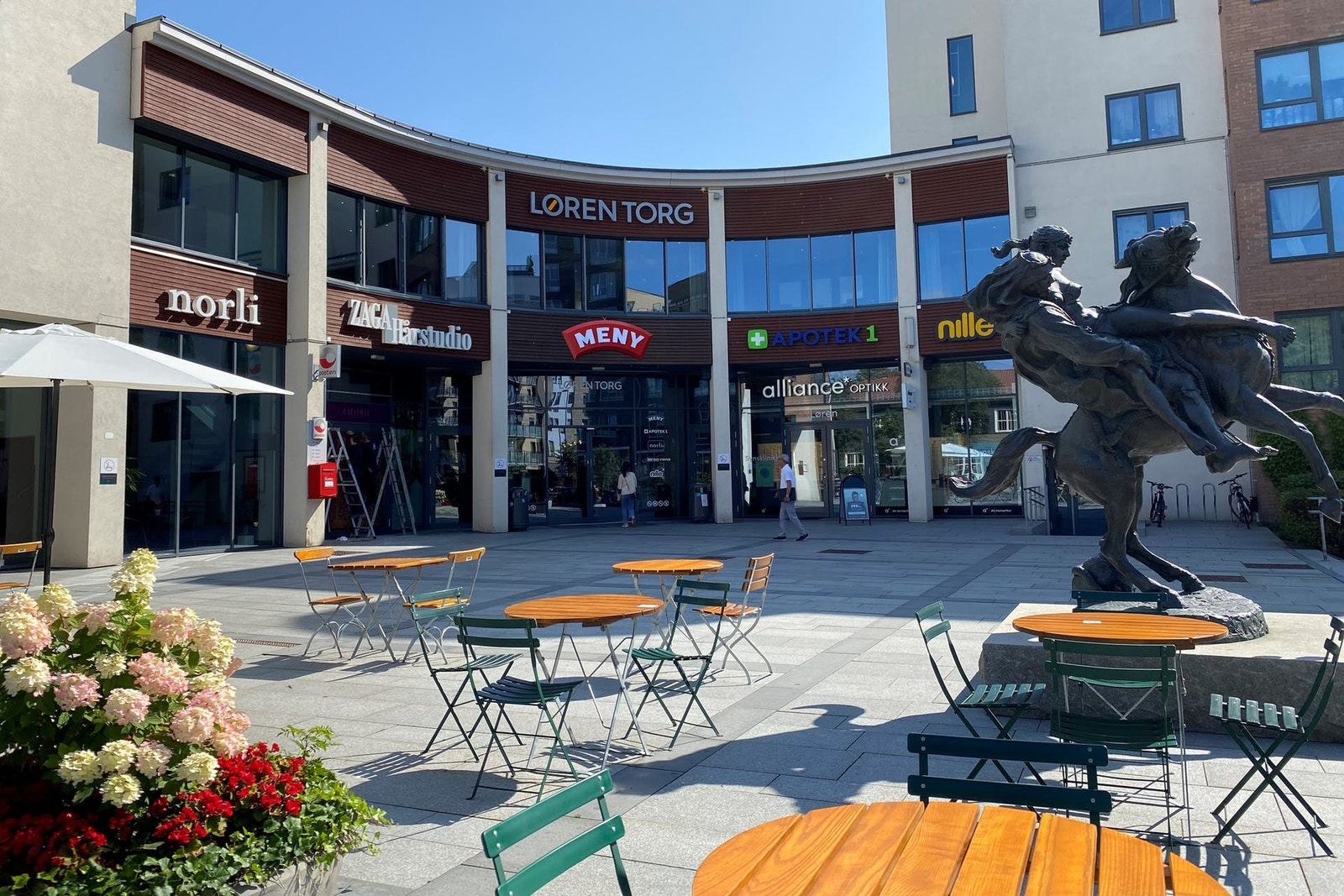 Hybelleiligheten ligger 3 minutter unna Løren Torg, og 6 minutter unna Løren T-bane Galleribilde