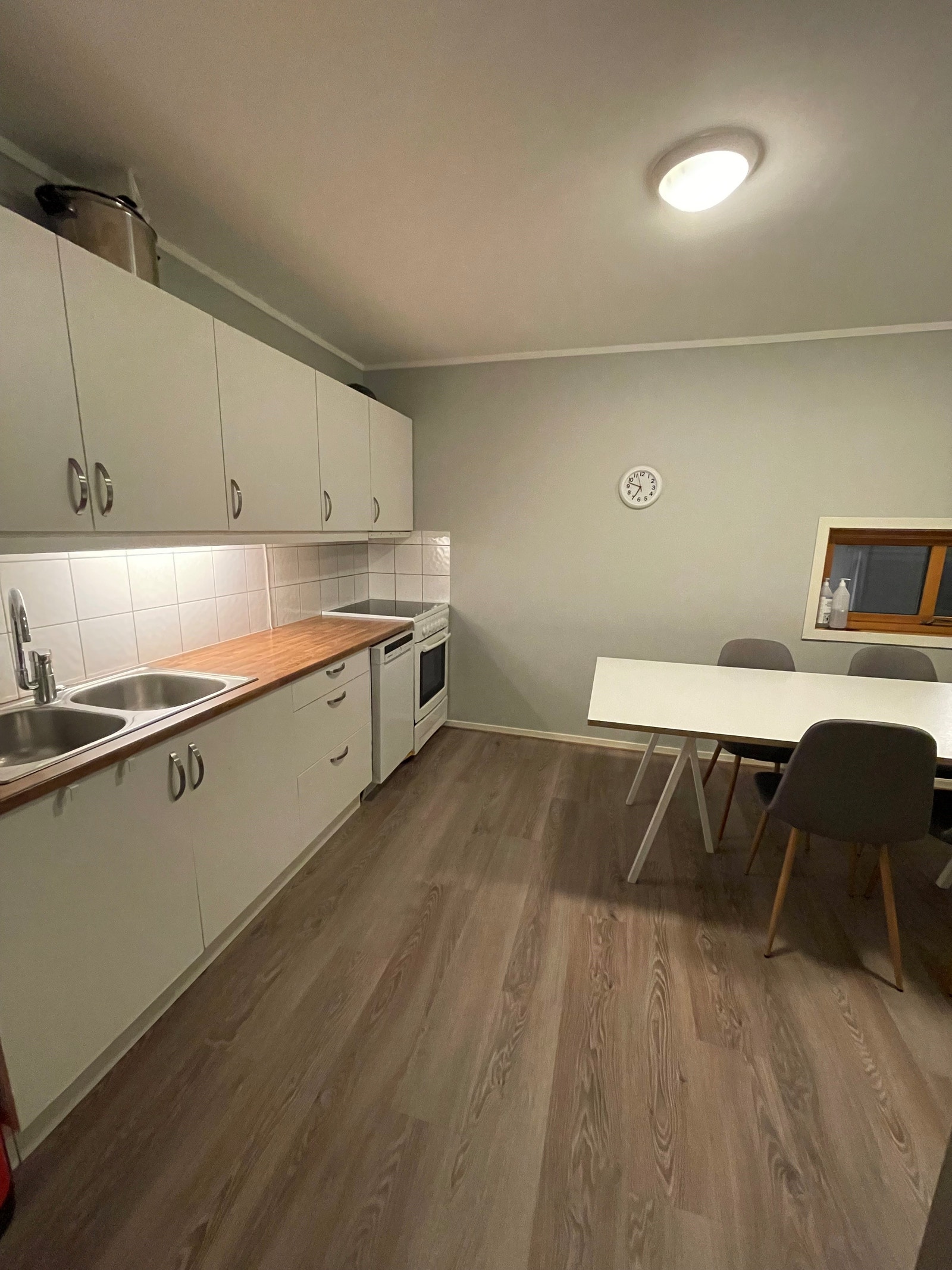 Kjøkken med alt man trenger Galleribilde