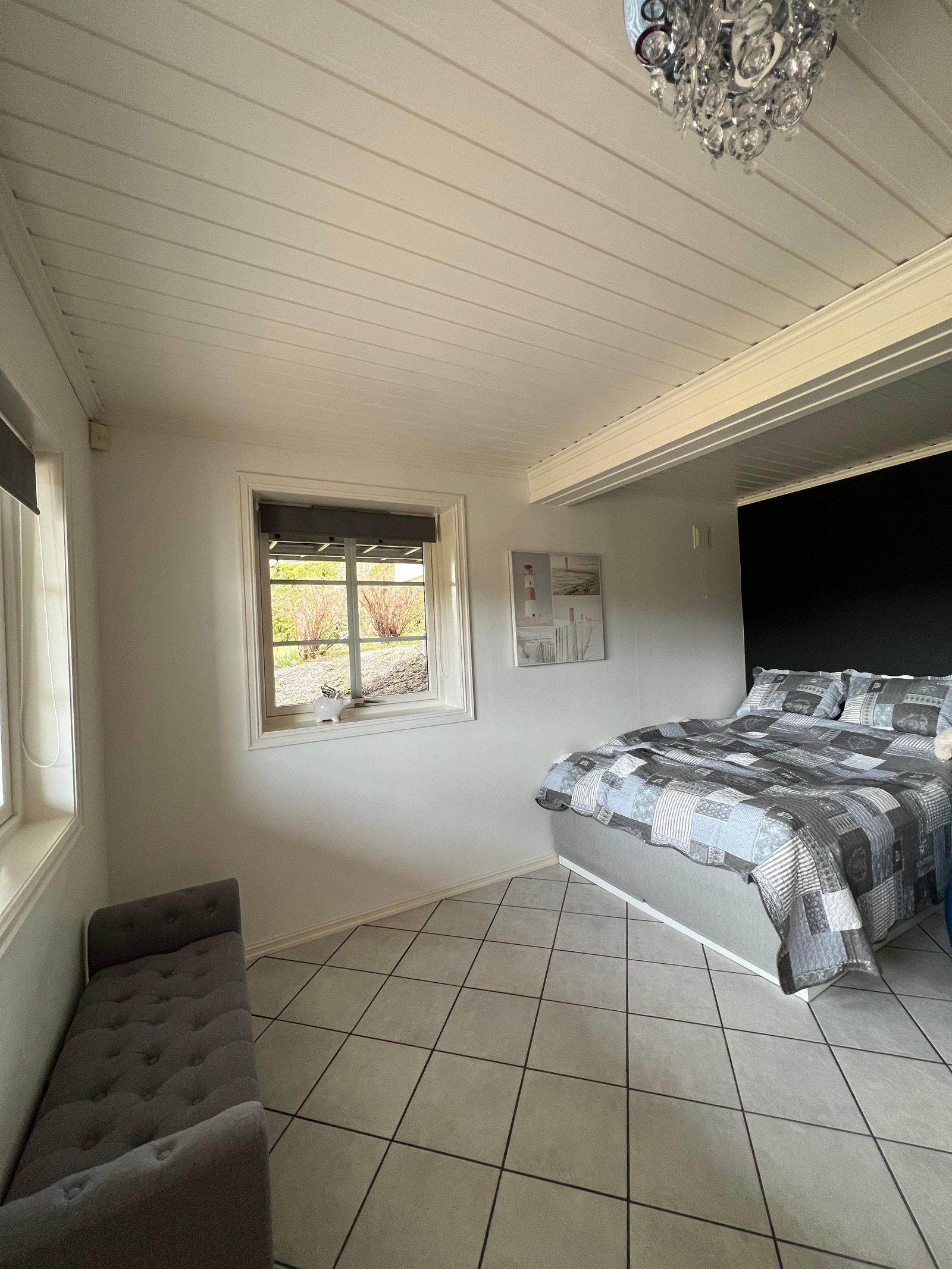 Stue/soverom i sokkel Galleribilde