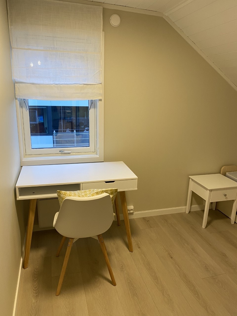 Rom mot sørøst, fullt møblert. Galleribilde