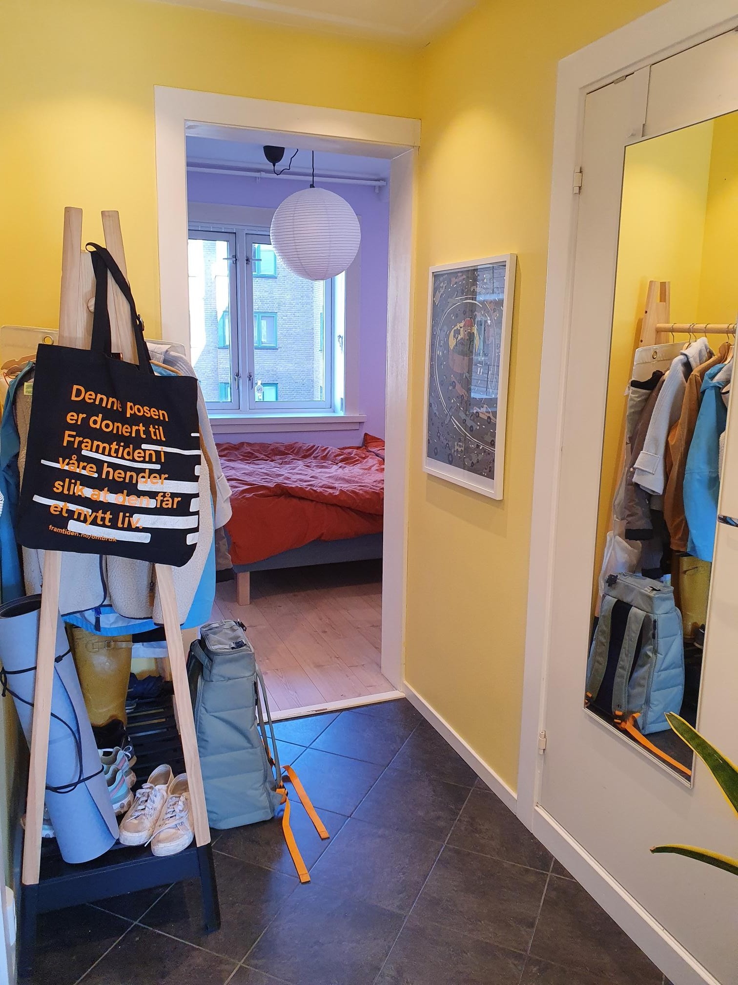 Romslig og lys gang Galleribilde