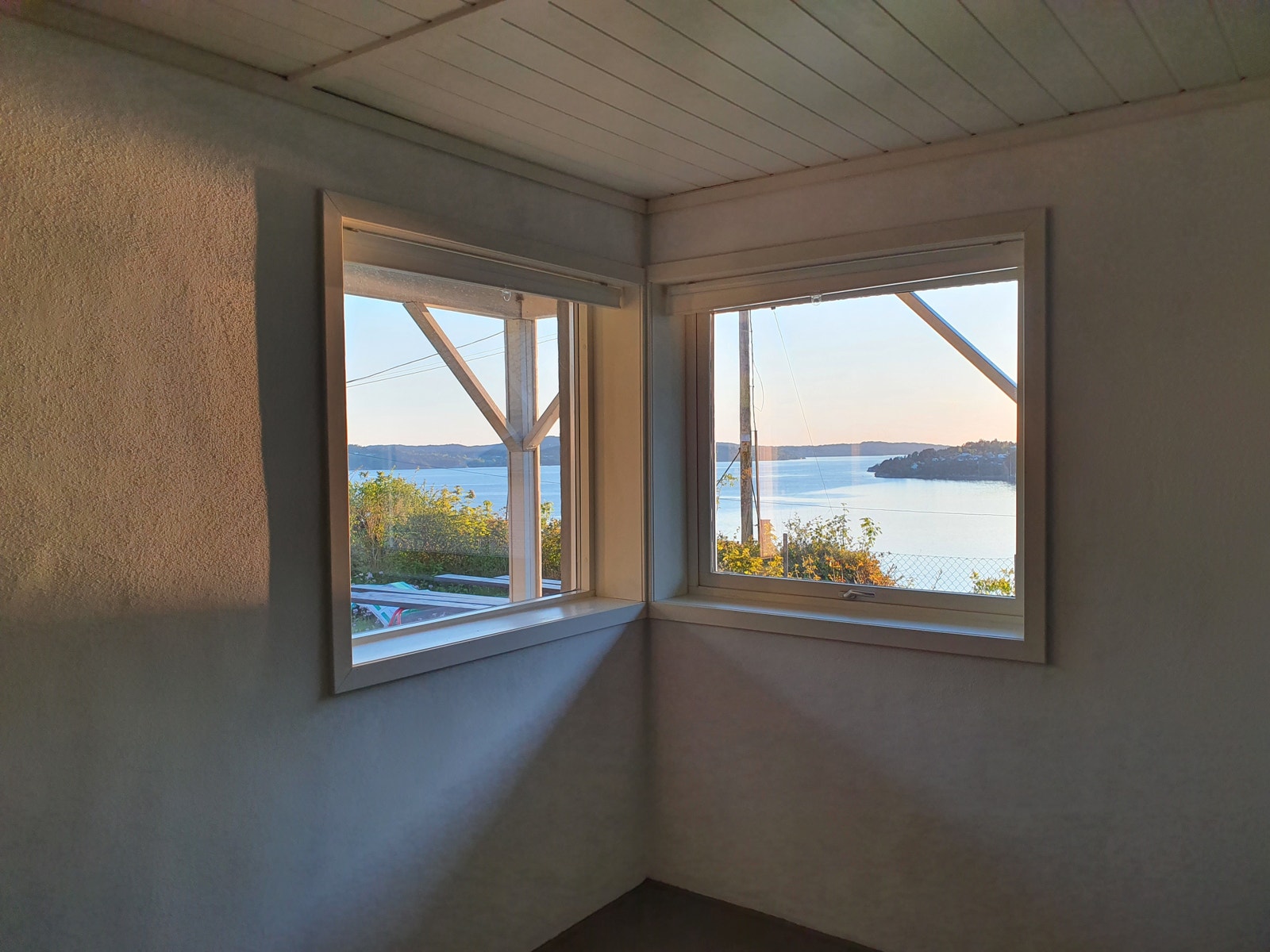 Sjøutsikt fra stuevinduene. Galleribilde