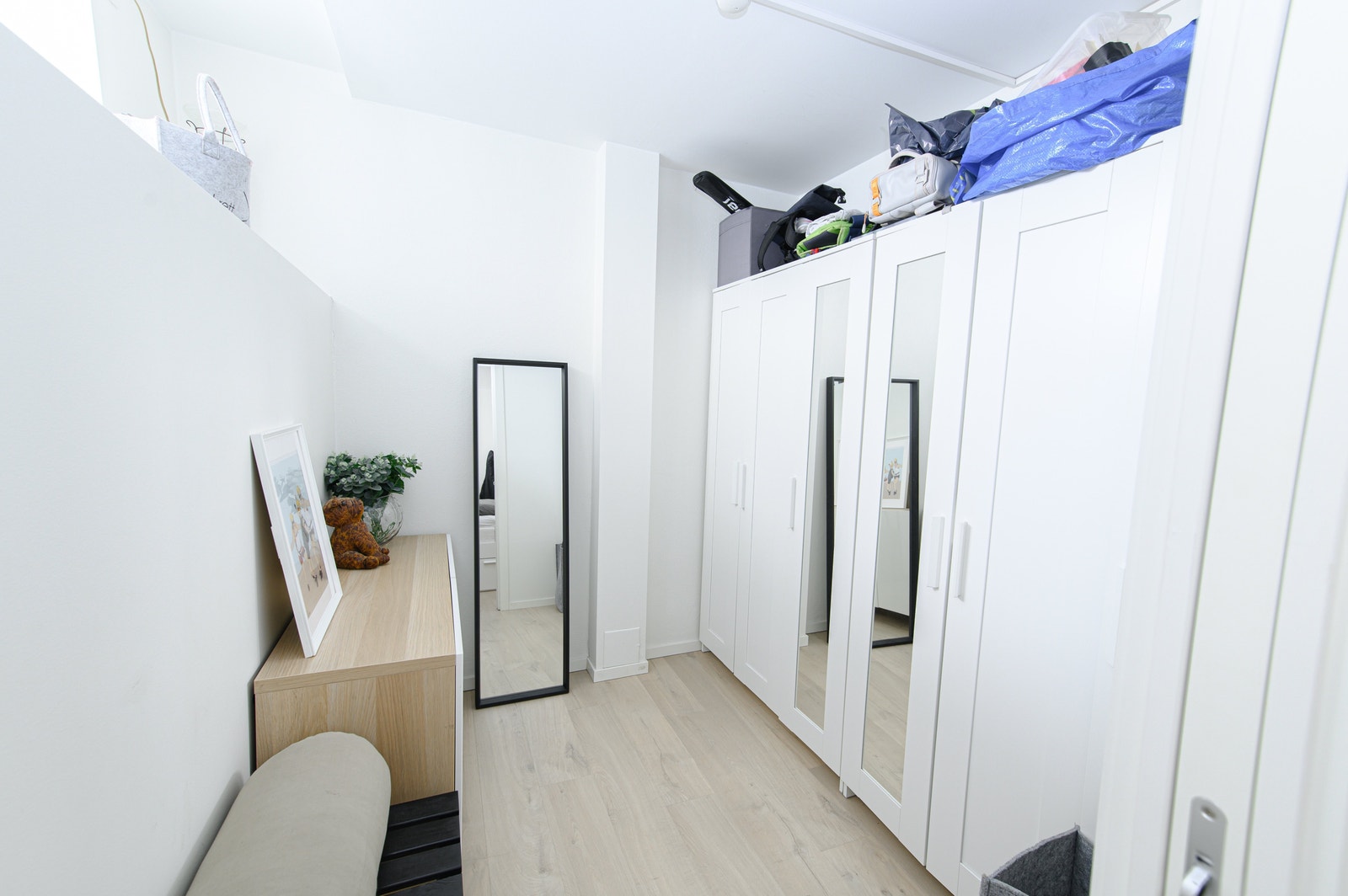 Walk-in closet/soverom 2. Nye skap. Galleribilde