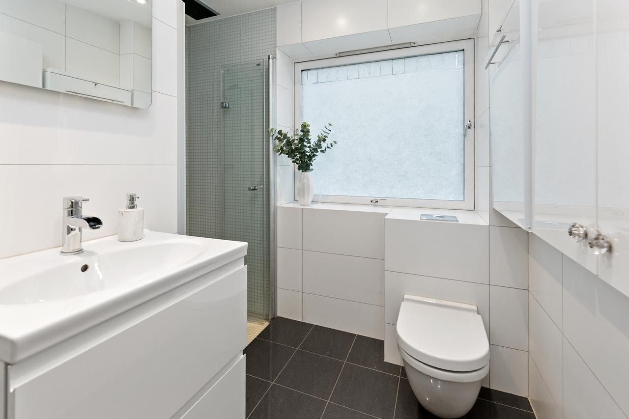 Bad med integrert stellebord Galleribilde