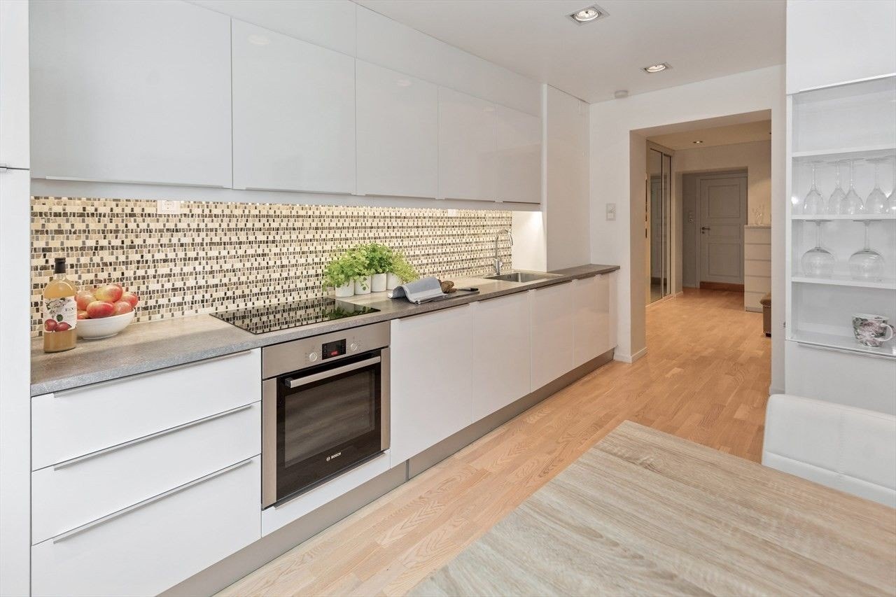 Kjøkken med god plass Galleribilde