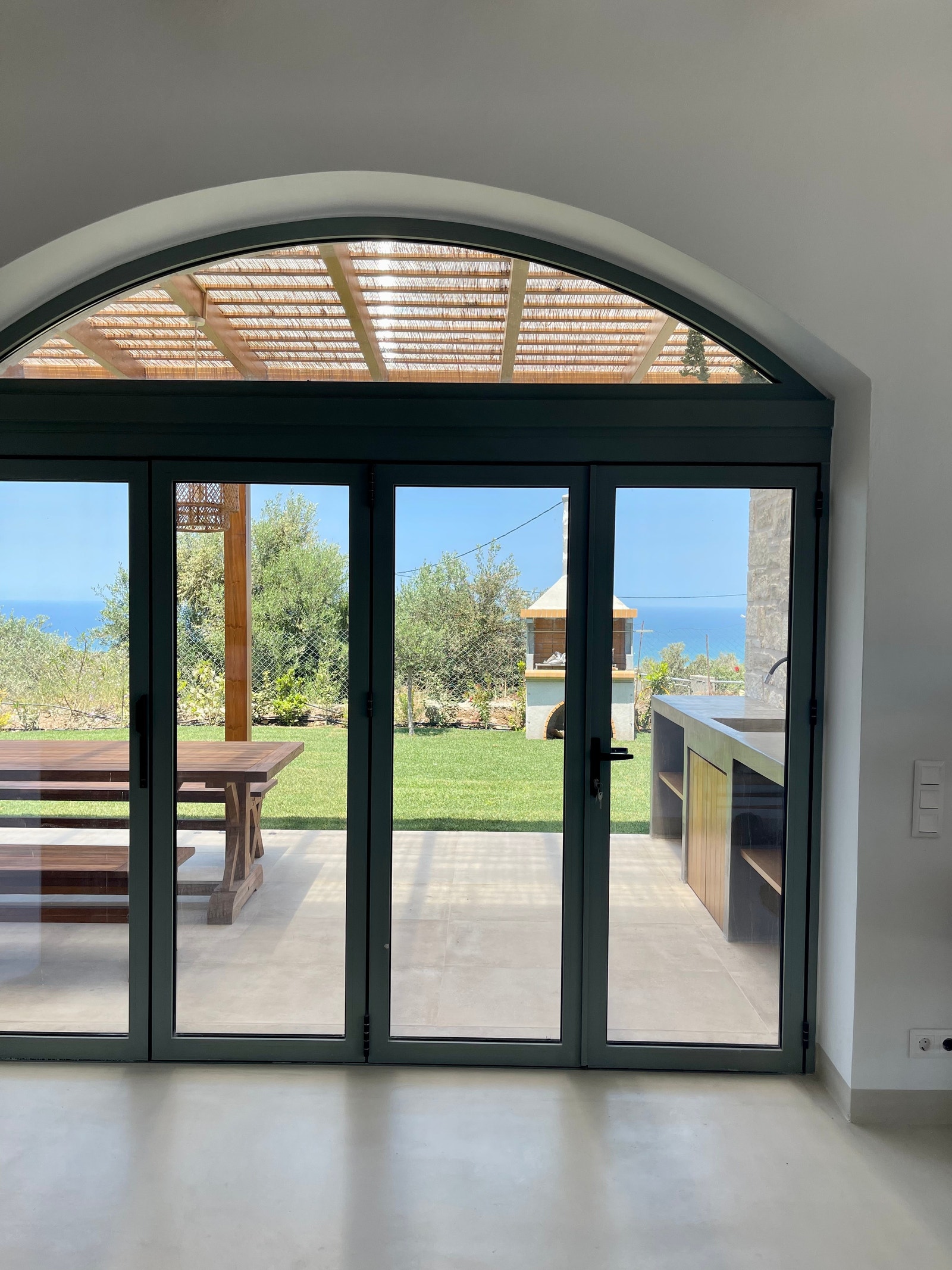 Alle dører han åpnes helt da de er foldedører. Galleribilde