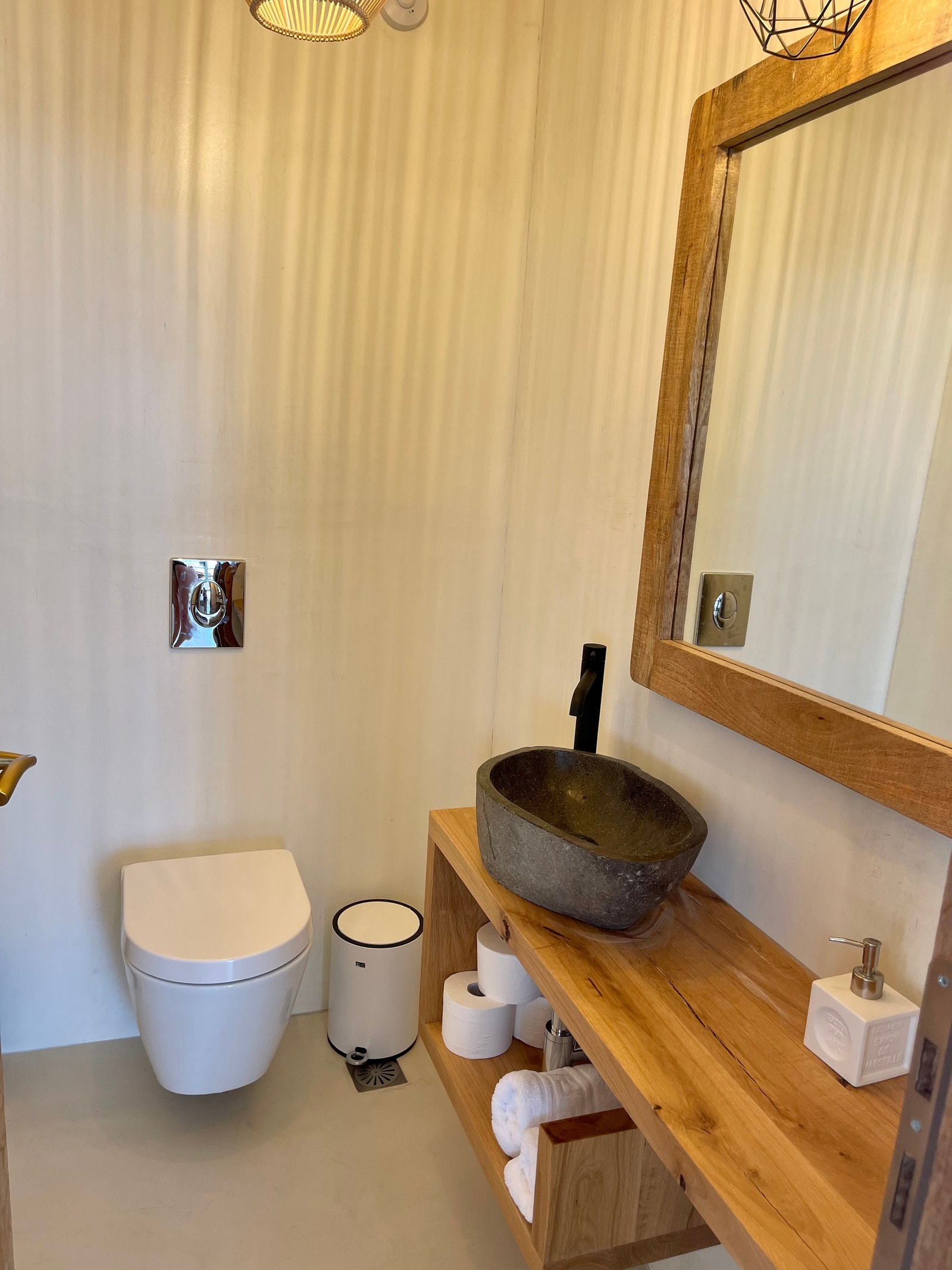 Wc i hovedhuset ved allrommet, det er 4 wc i alt. Galleribilde