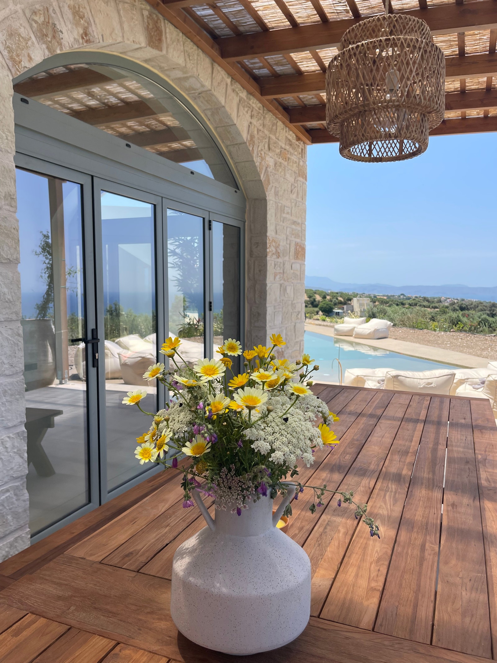 Godt med skygge over spiseplassen ute Galleribilde