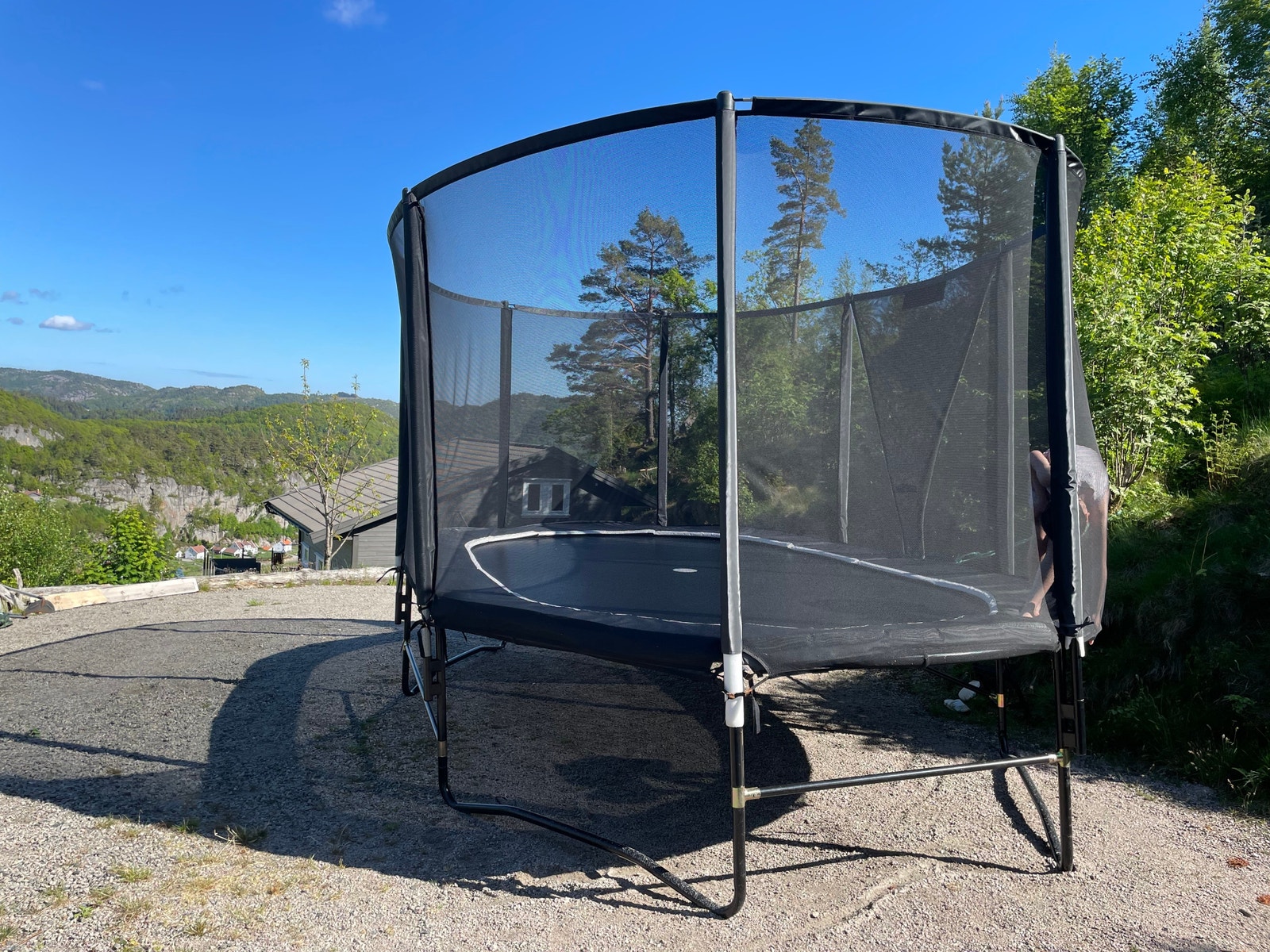 Ny stor oval trampoline Galleribilde