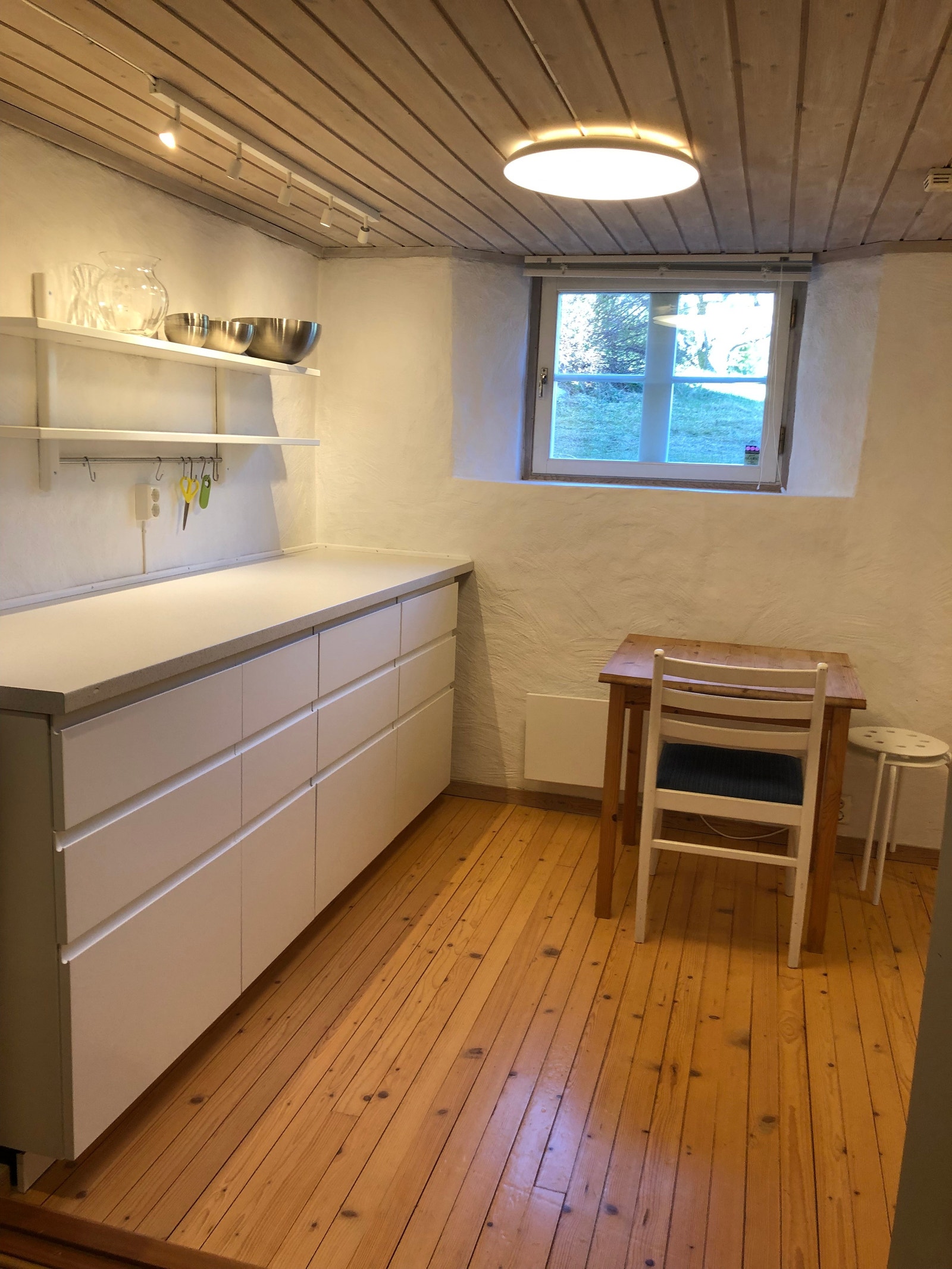 Kjøkken med god arbeidsplass. Galleribilde