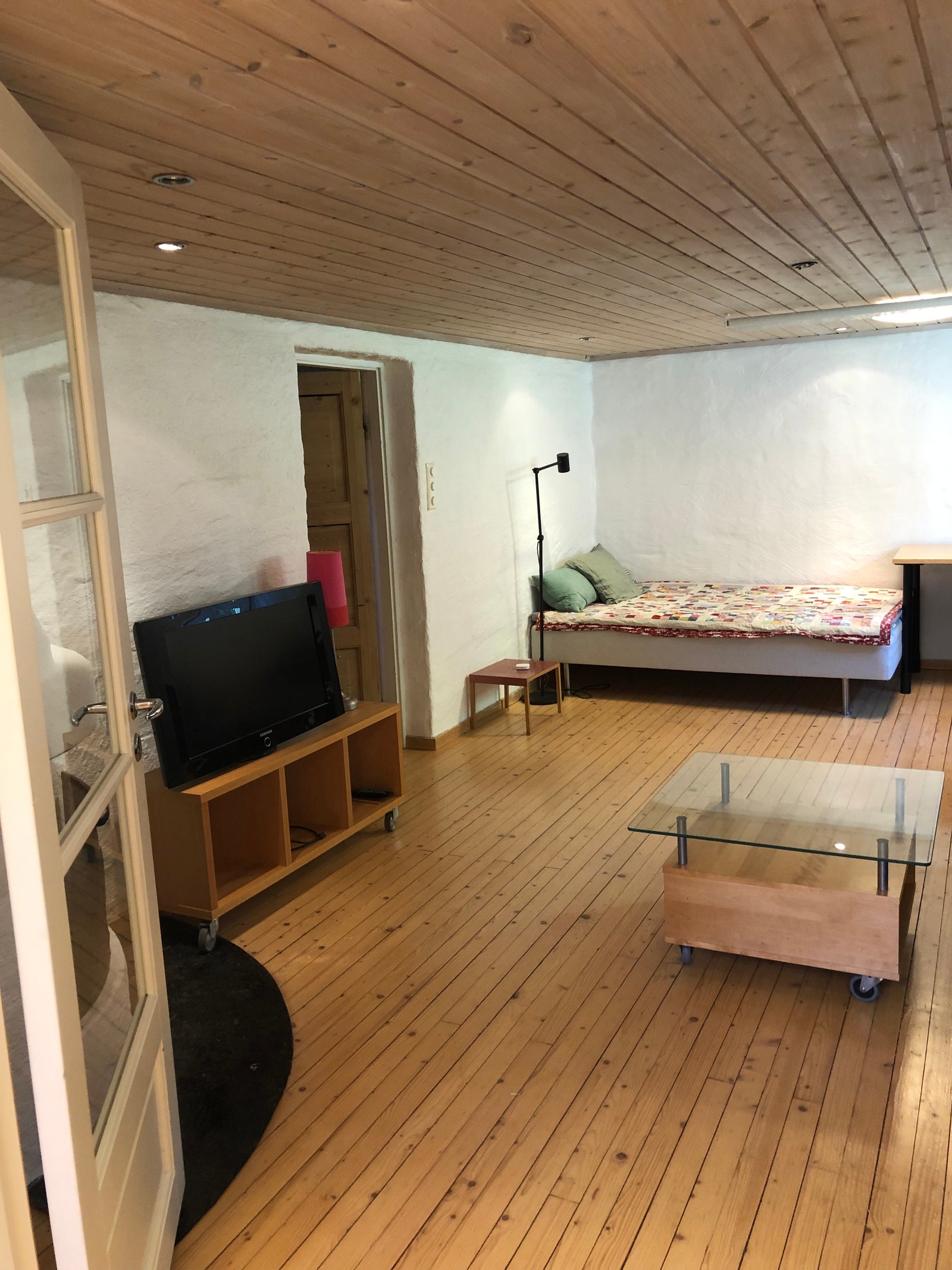 Stua: Møblert etter avtale, f.eks. med dobbeltseng og arbeidsplass. Galleribilde