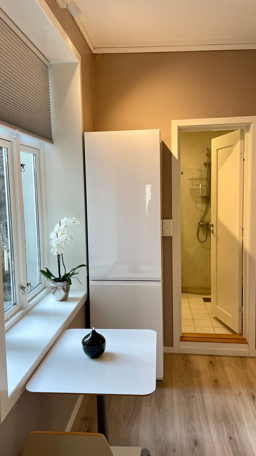 Kjøkken mot bad Galleribilde