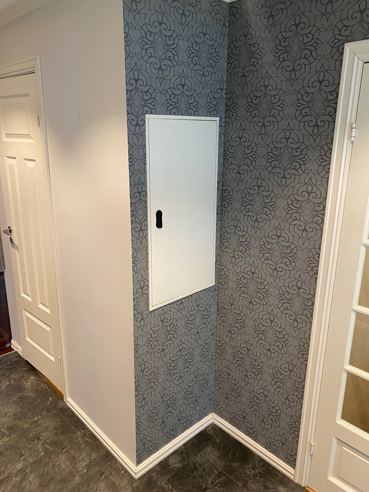 Oppgradert sikringsskap med automatsikringer Galleribilde