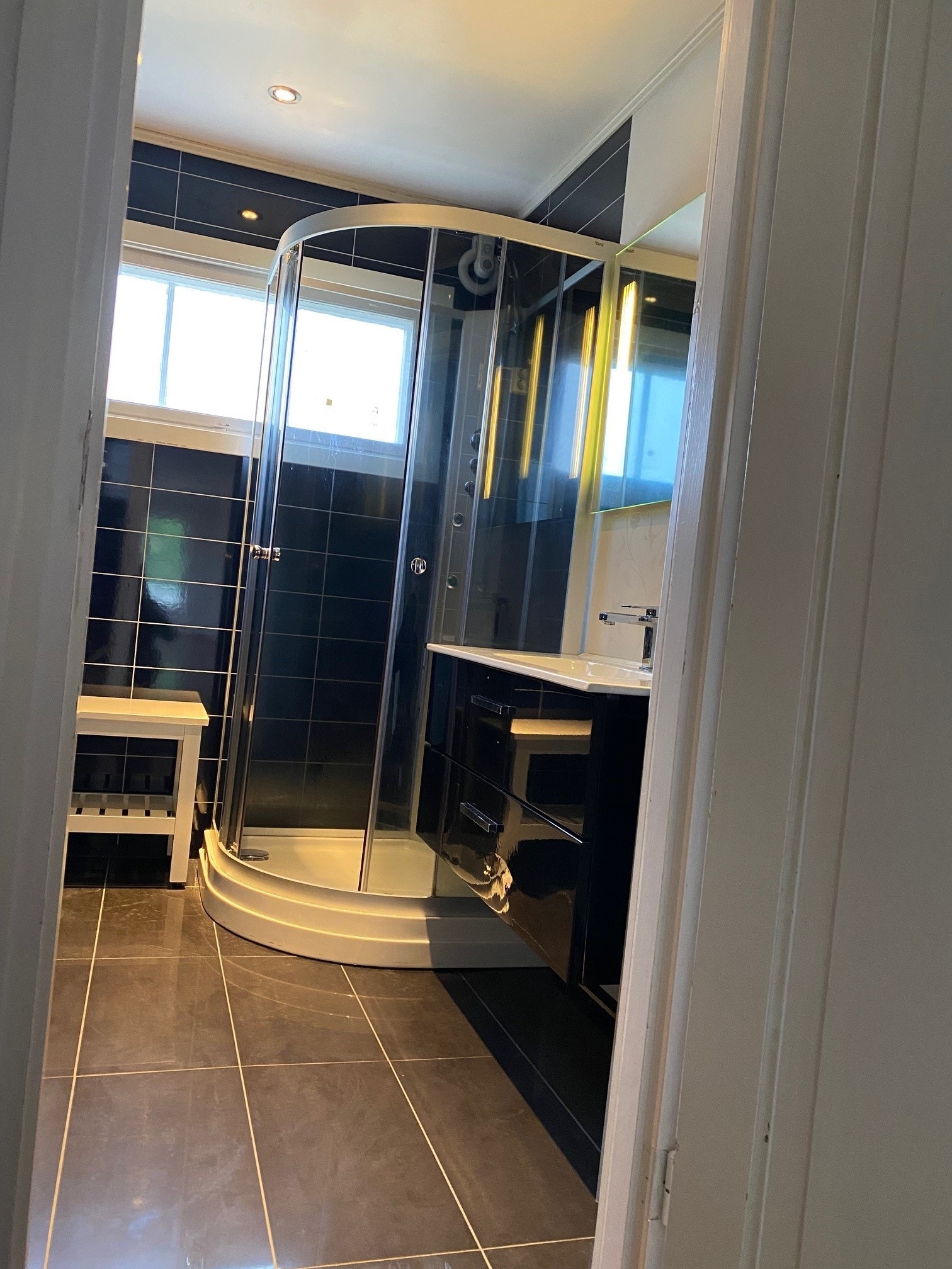 Flislagt bad Galleribilde