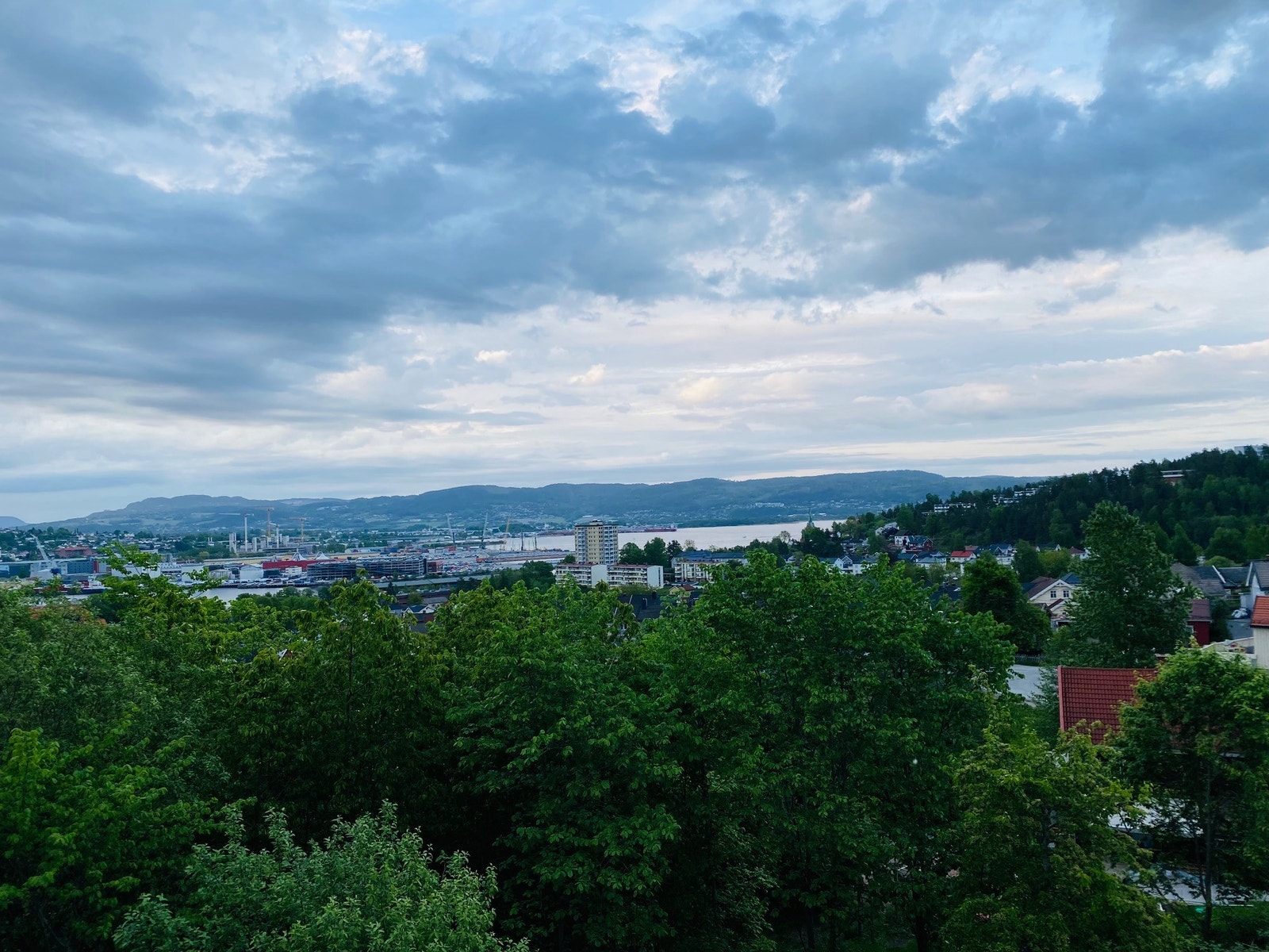Utsikt med meget gode solforhold formiddag, ettermiddag og kveldssol Galleribilde