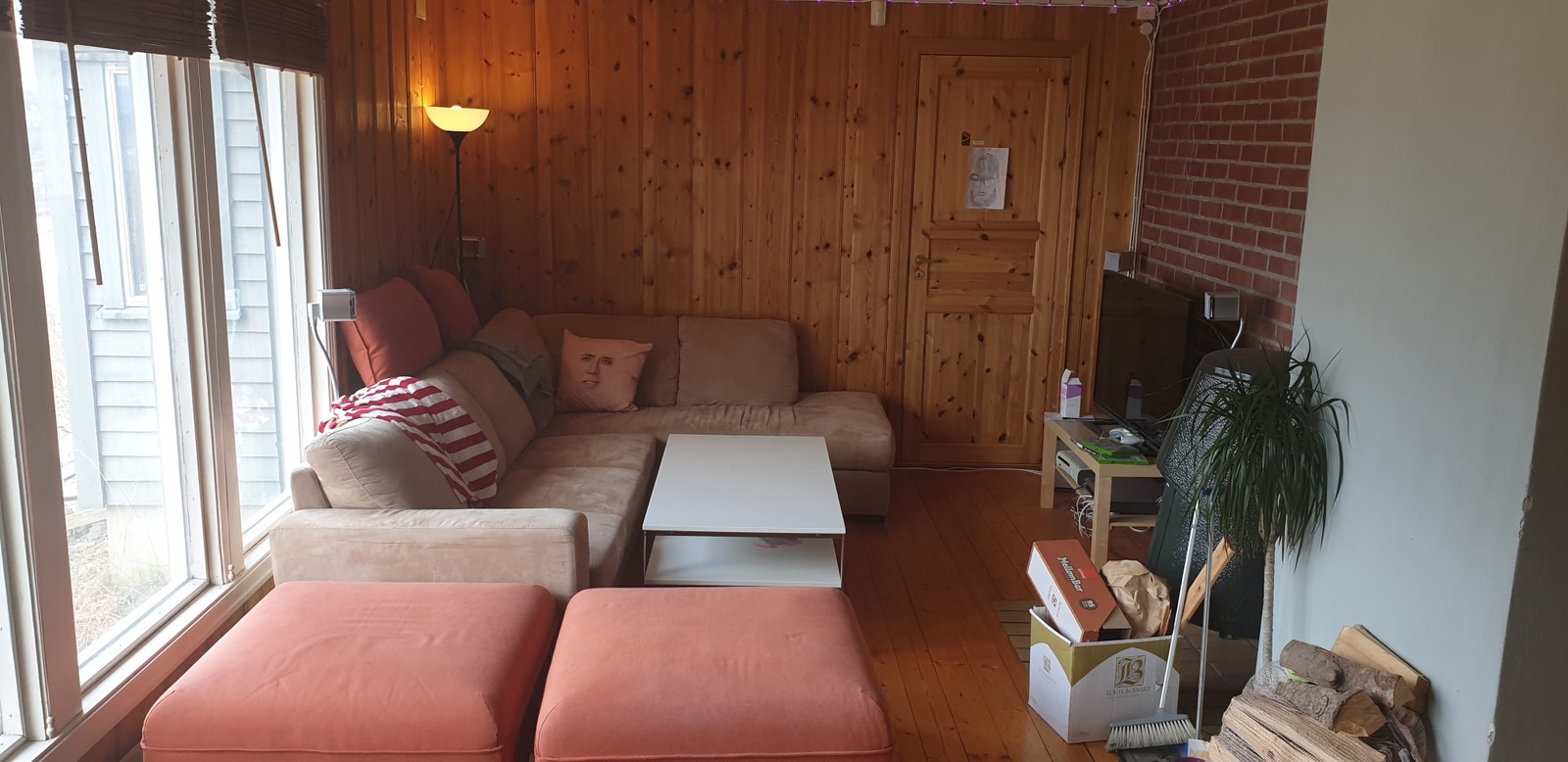Kjellerstue i sokkel Galleribilde
