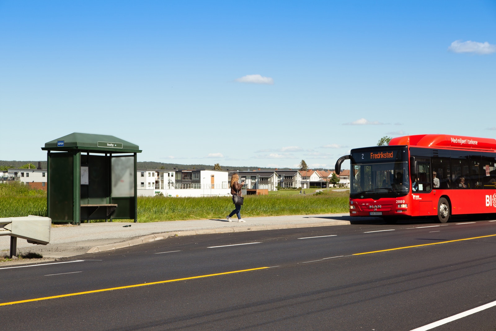Det er busstop ved tomten Galleribilde