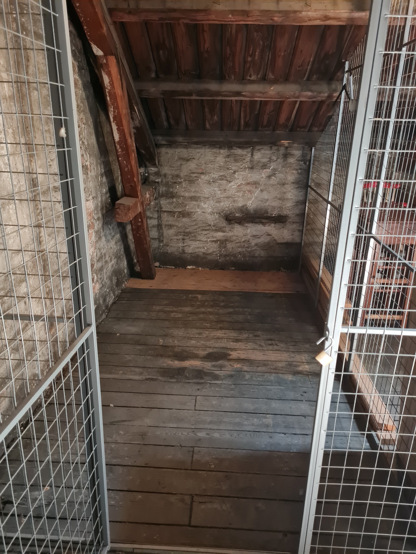 Egen bod på loftet på ca. 5,5m2 Galleribilde