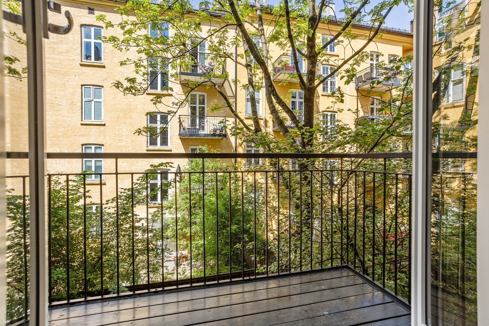 Balkongen med god plass til utemøblement som er inkludert Galleribilde