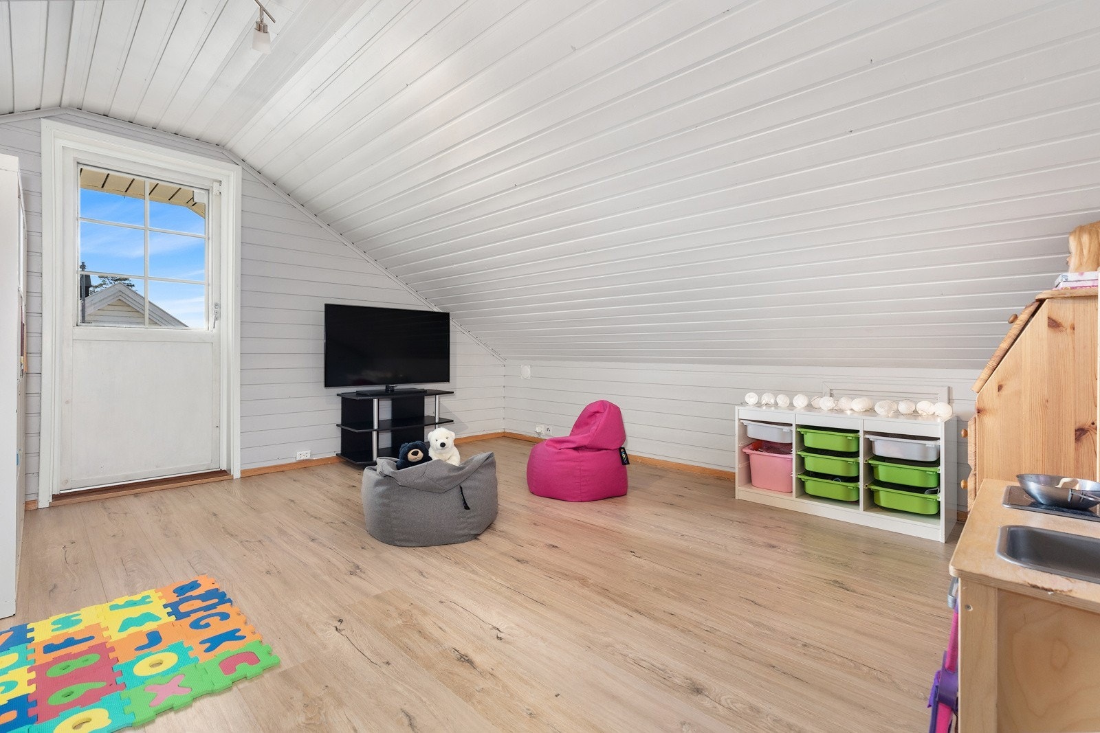 upper floor living room/play room/4th bedroom. Galleribilde