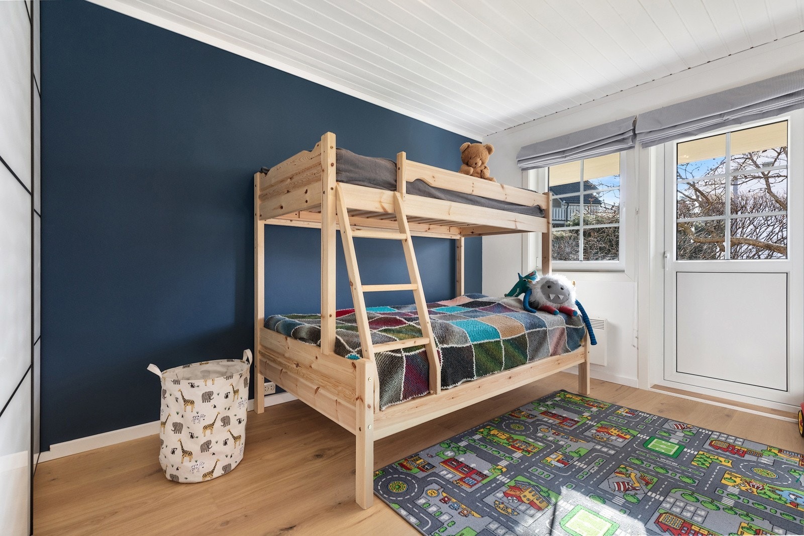 ground floor 2nd bedroom (can be converted into 1 double and 1 single bed) Galleribilde