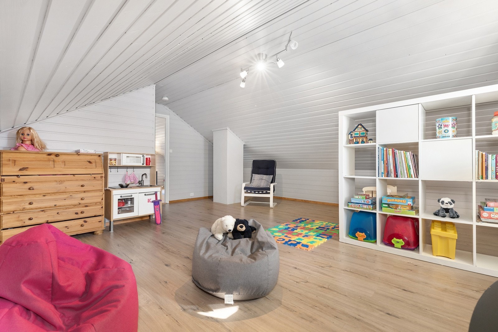 upper floor living room/play room/4th bedroom. Galleribilde