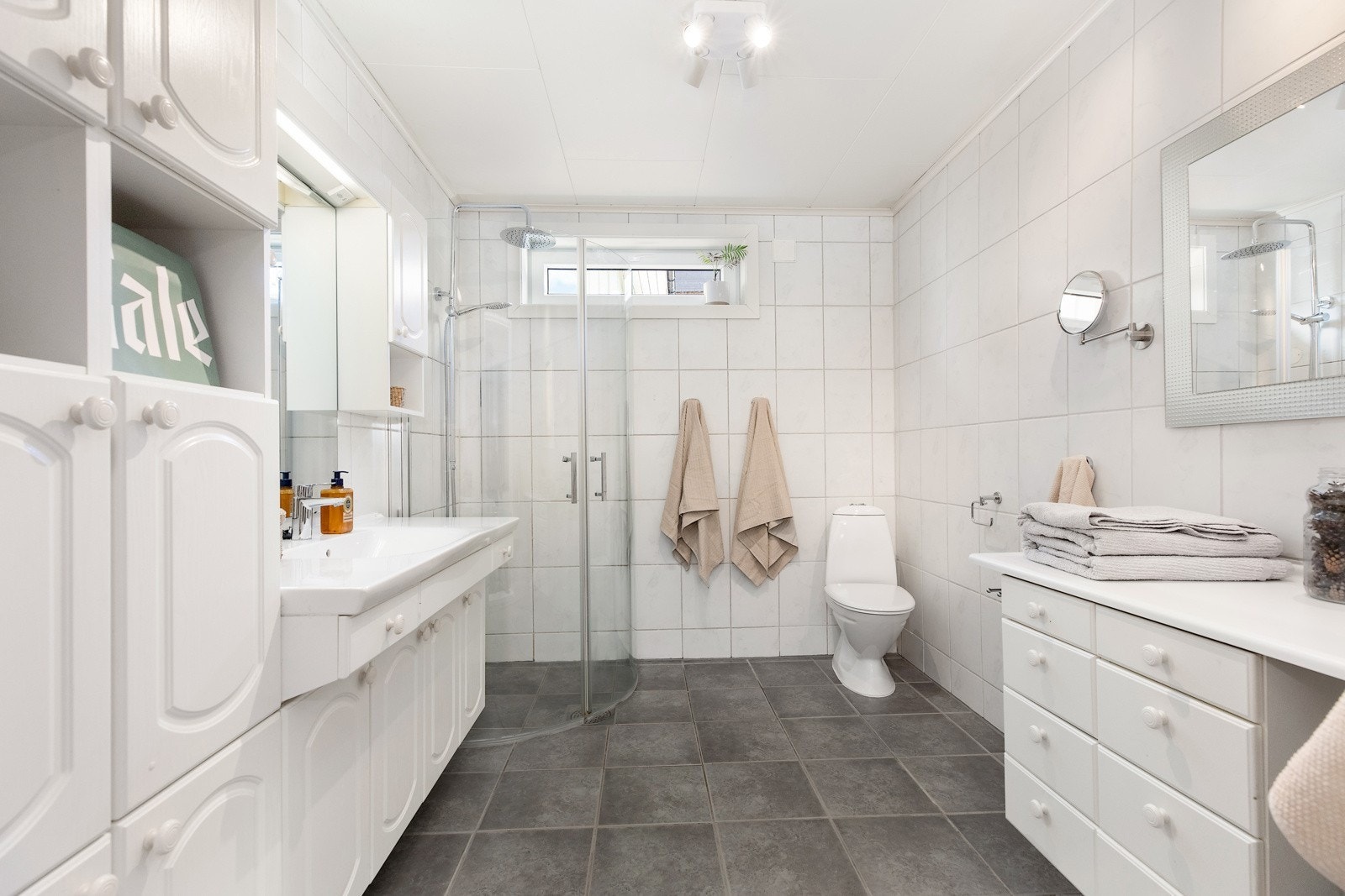 ground floor bathroom Galleribilde