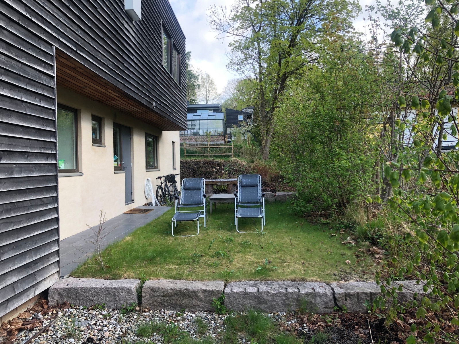 Egen hageflekk bak huset Galleribilde