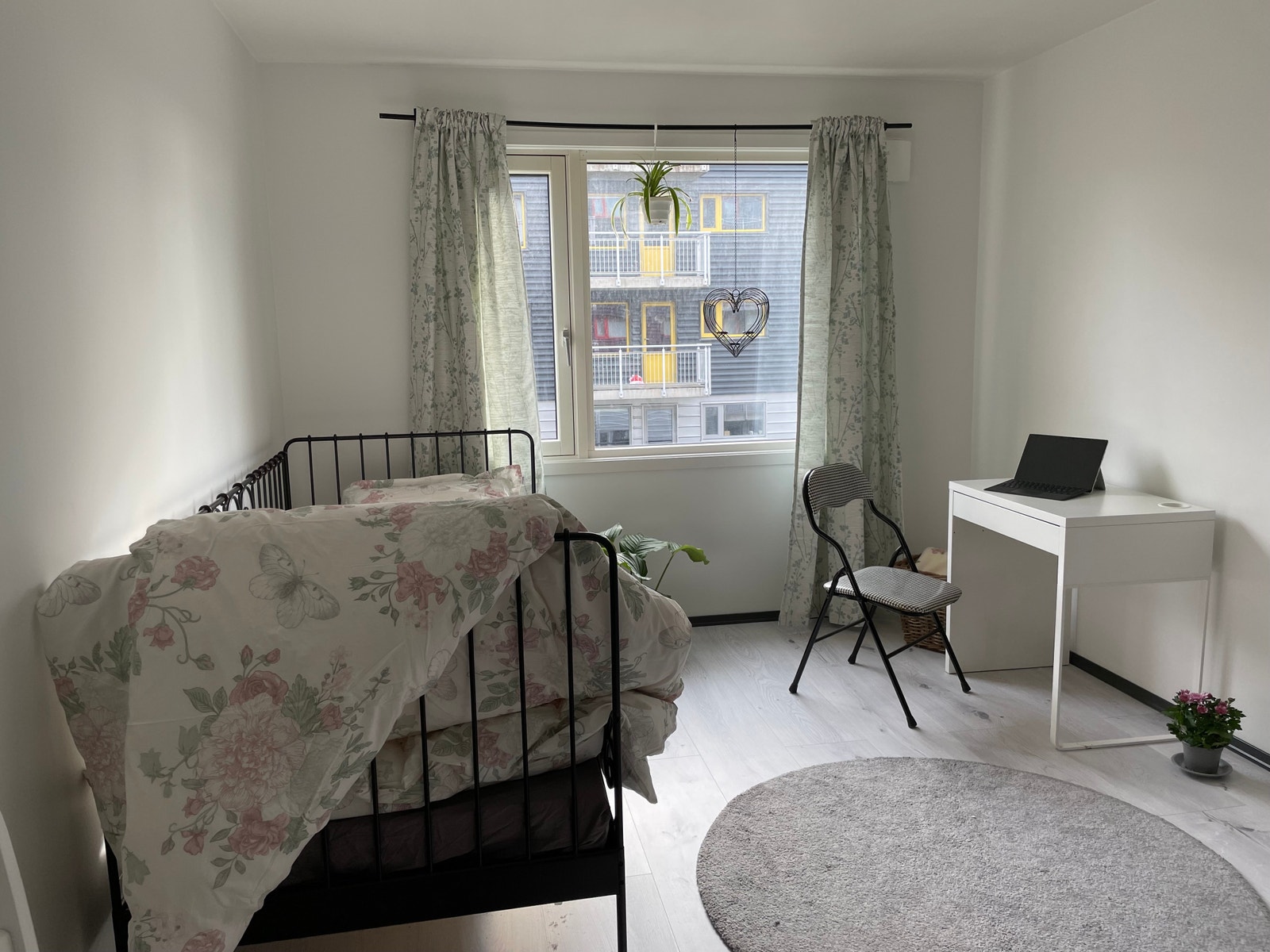 Studioleiligheten slik den fremstår når du kommer inn Galleribilde