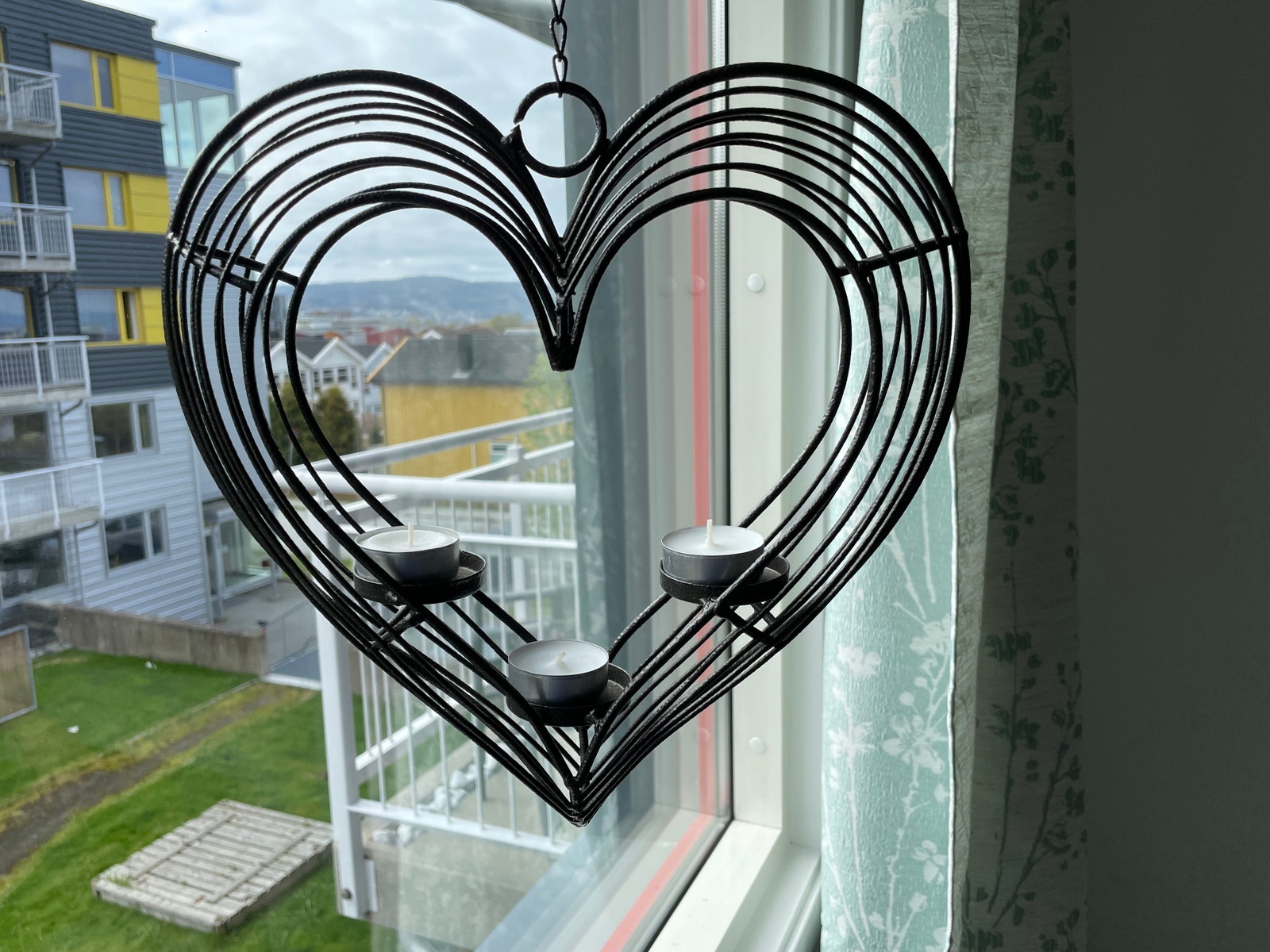 Studioleiligheten har god utsikt og det hender at nordlyset viser seg Galleribilde