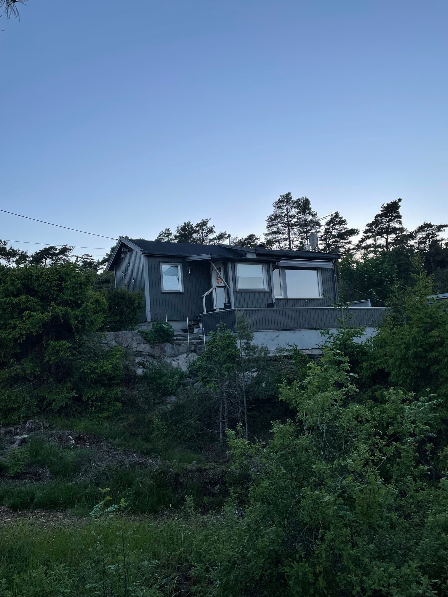 Hytta etter solnedgang Galleribilde