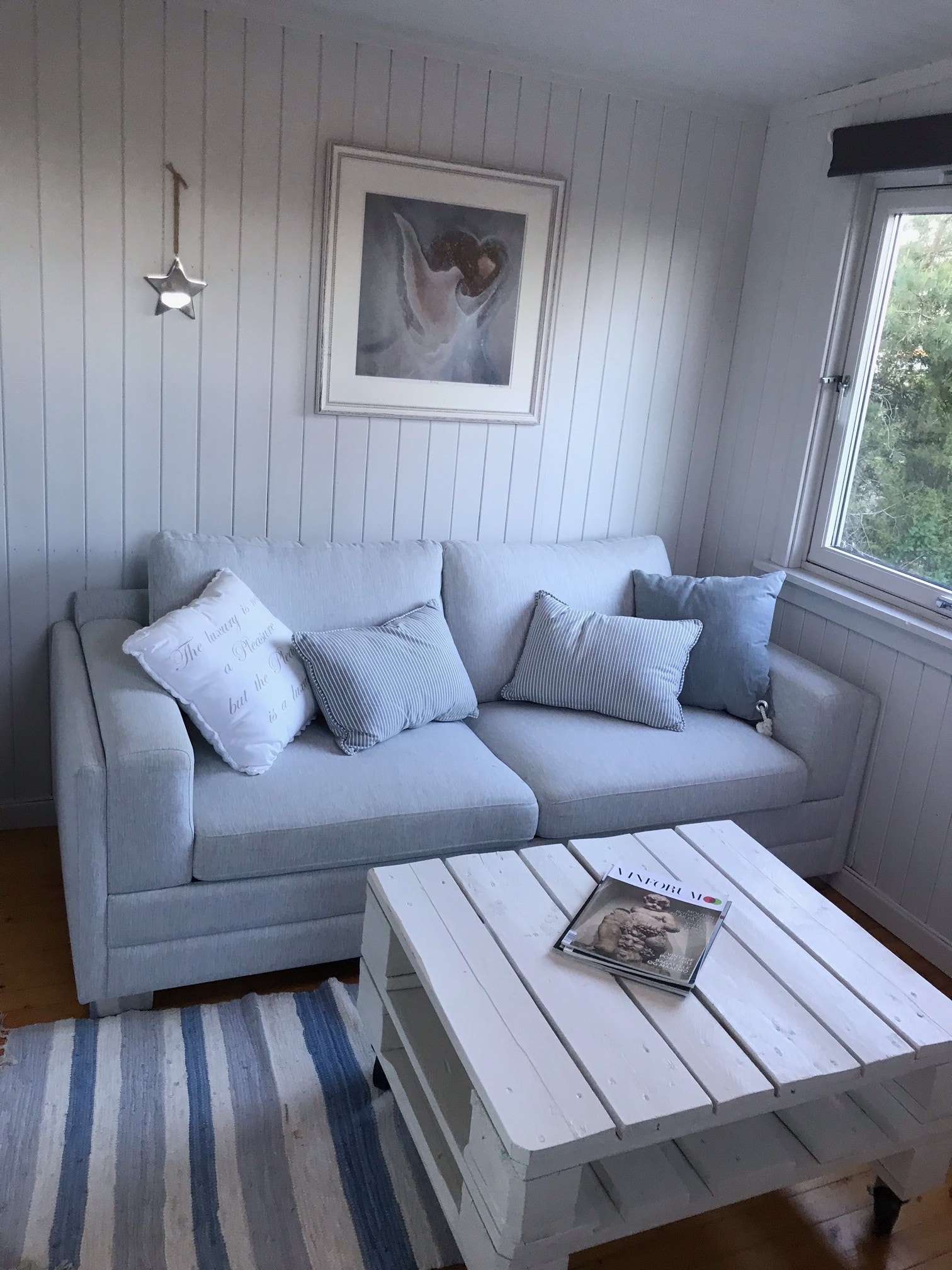 Stue i anneks med dobbel sovesofa Galleribilde