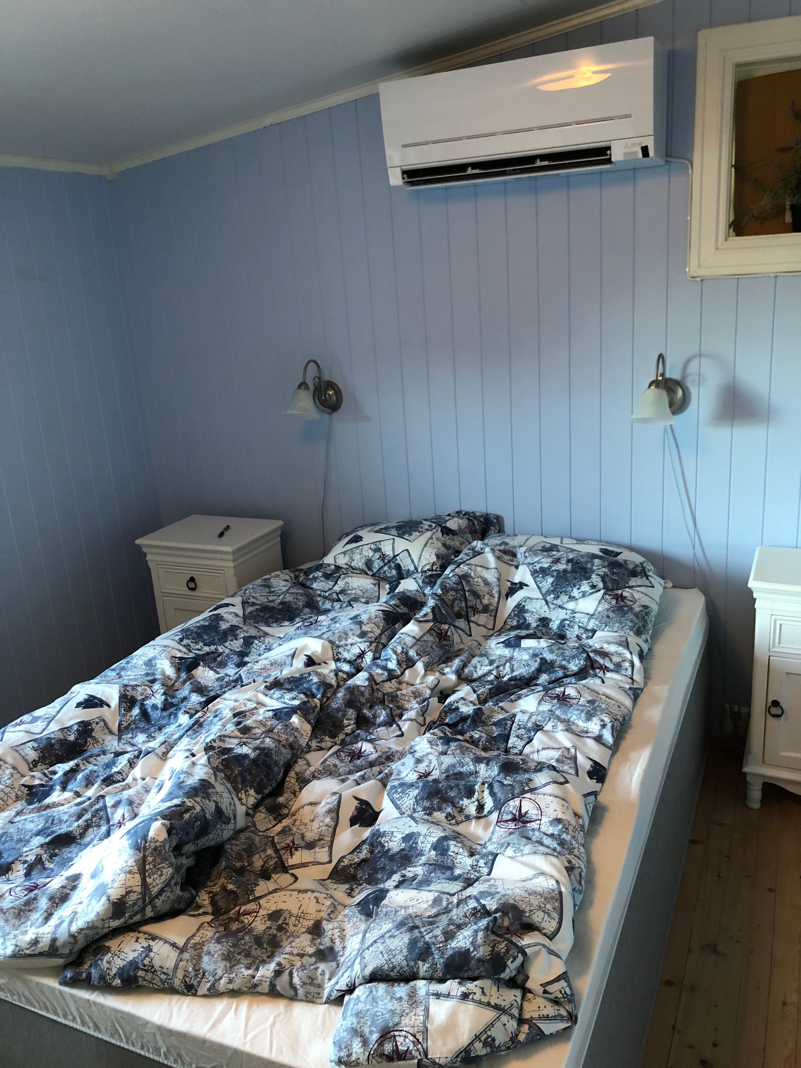 Hovedsoverom med aircondition Galleribilde