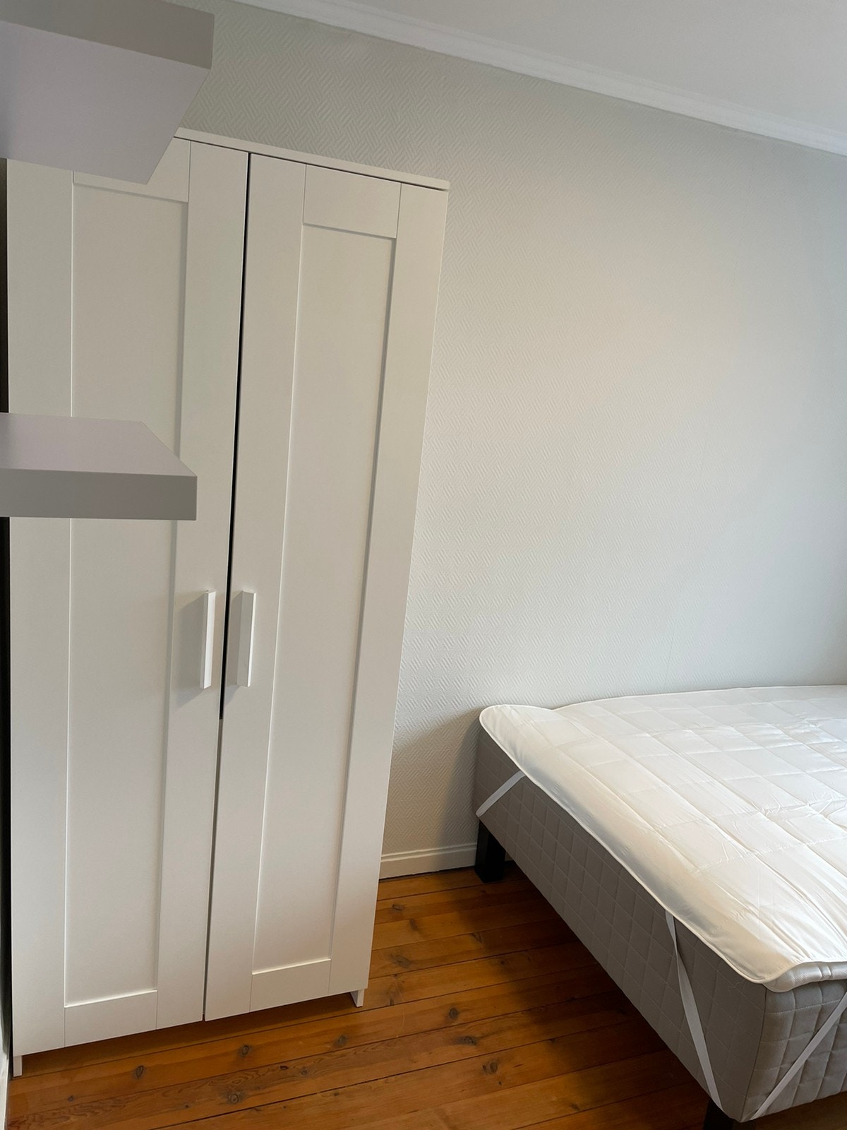 Rom 1 ca 8 kvm kr. 5.200 (UTLEID) Galleribilde