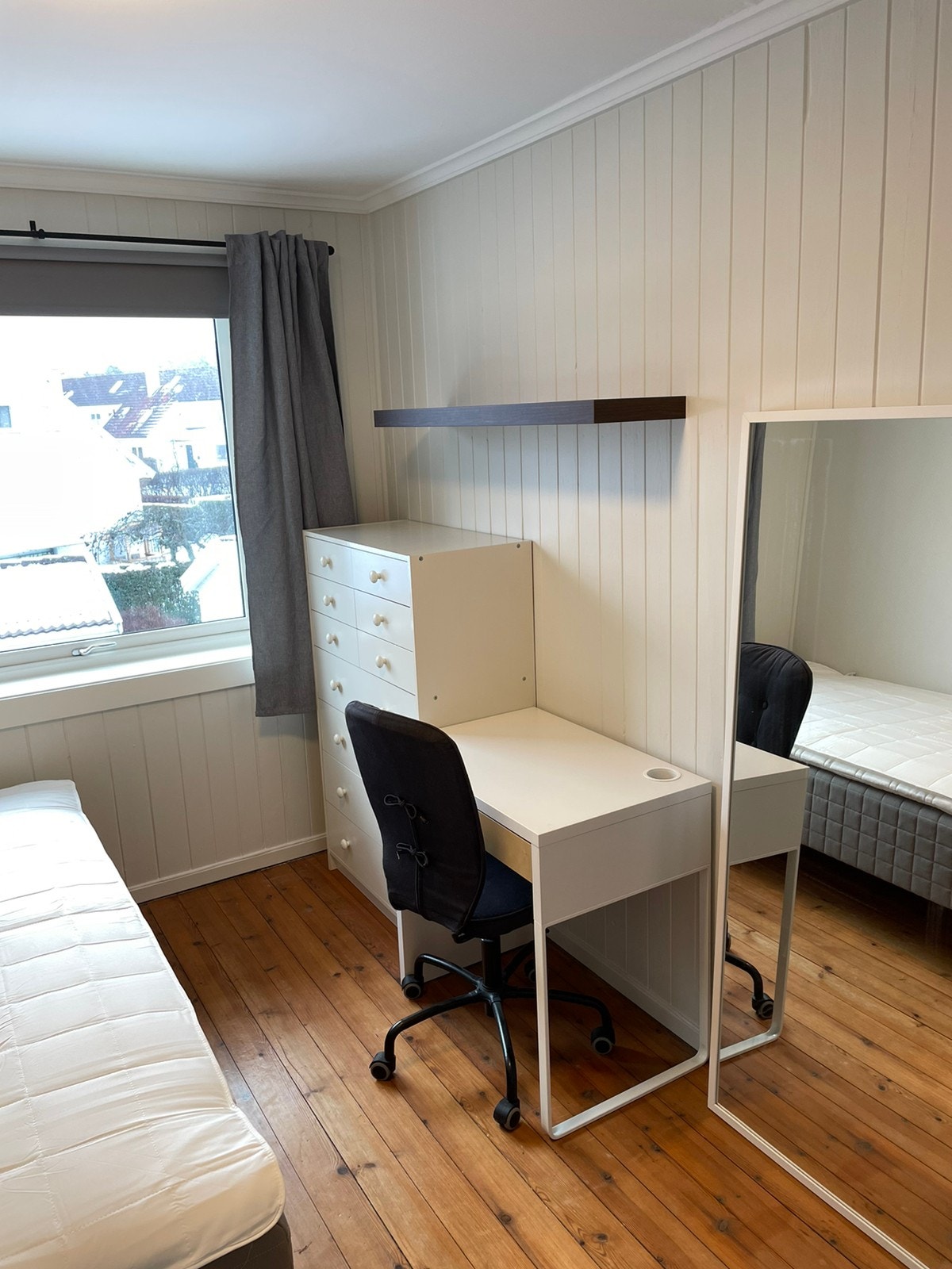 Rom 1 ca 8 kvm kr. 5.200 (UTLEID) Galleribilde