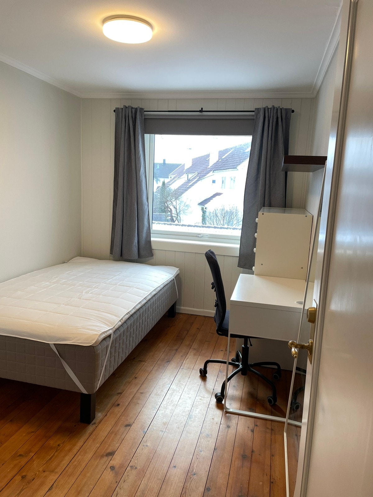 Rom 1 ca 8 kvm kr. 5.200 (UTLEID) Galleribilde