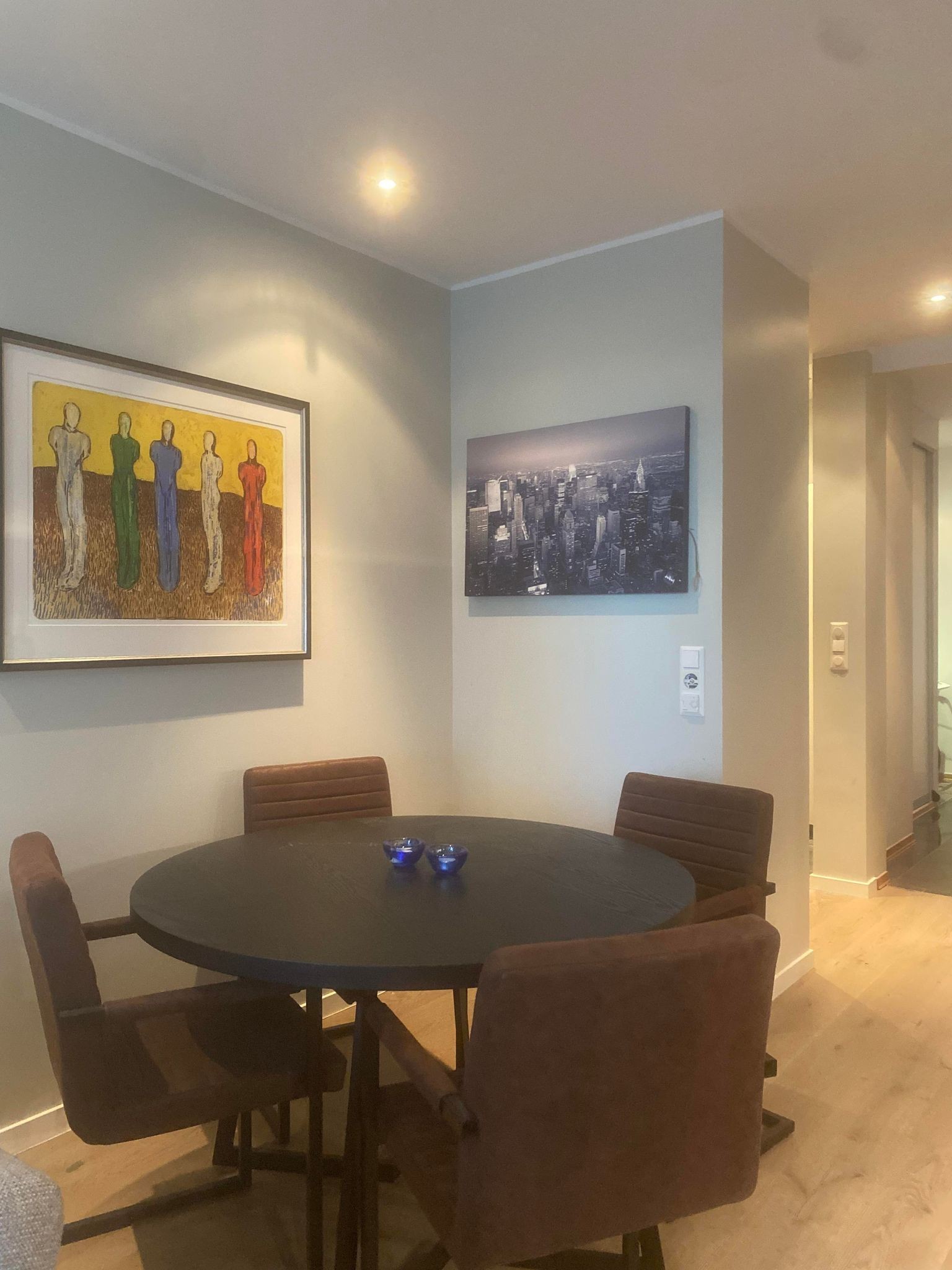 Nyere utvidbar spisegruppe medfølger Galleribilde