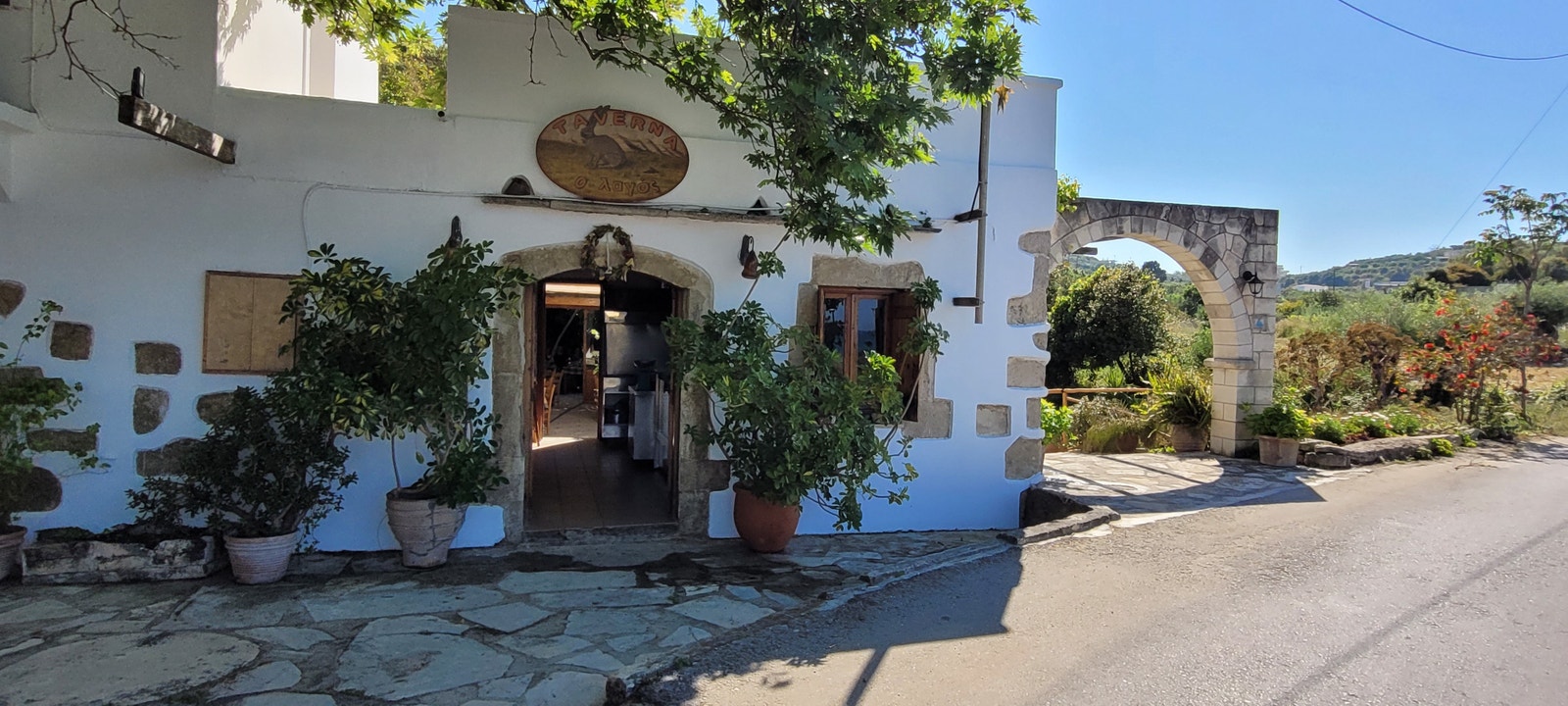 Lagos Taverna, lokal restaurant i Almyrida som serverer tradisjonell Gresk mat. Anbefales! Galleribilde