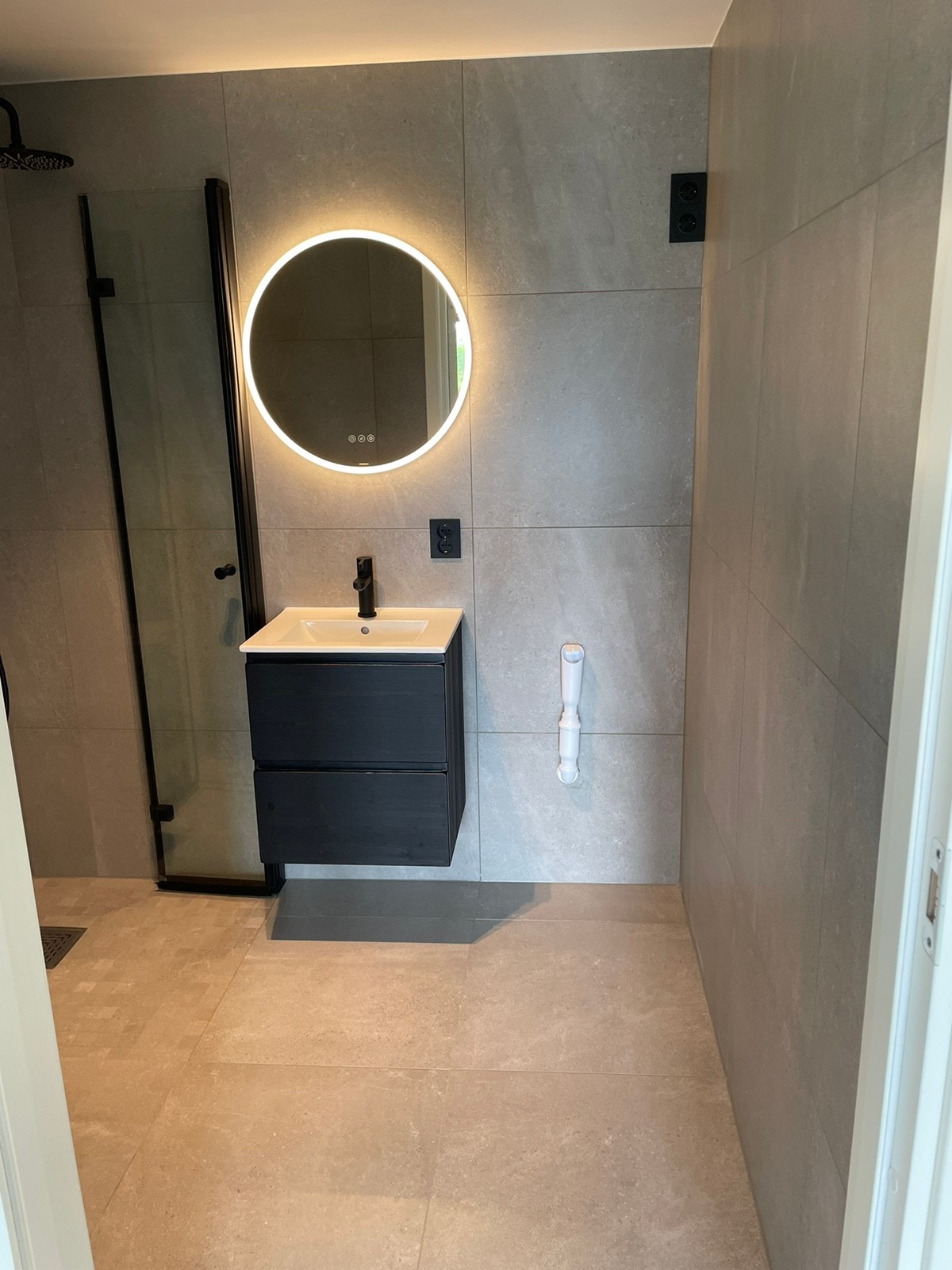 Opplegg for vaskemaskin (vaskemaskin medfølger) Galleribilde