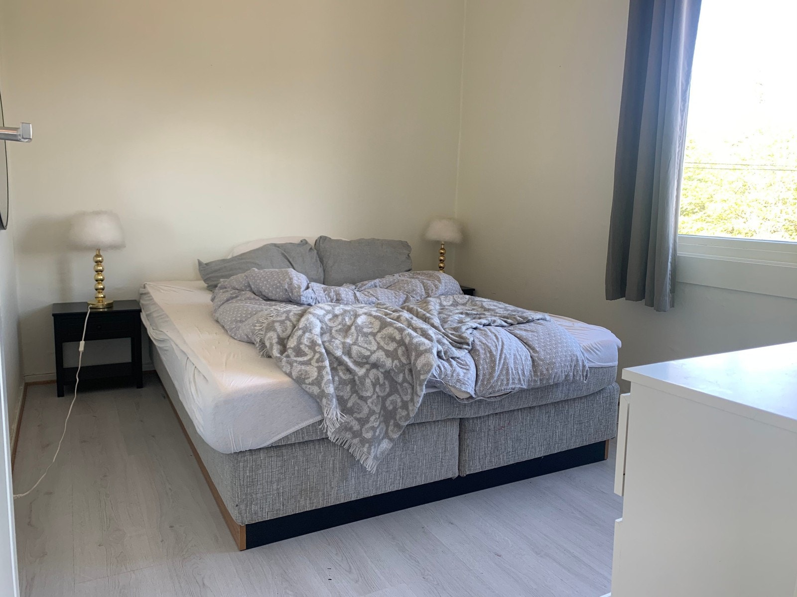 Hovedsoverom med god plass til dobbeltseng Galleribilde