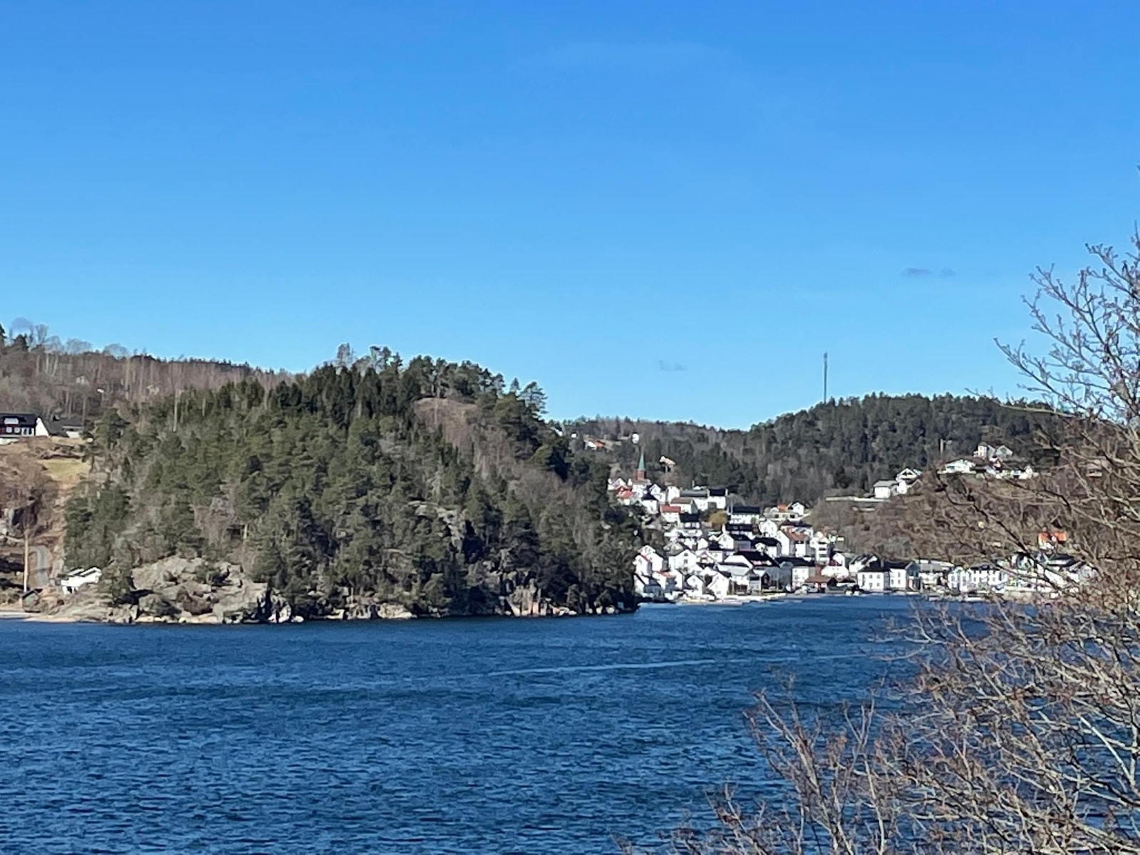 Utsikt til Tvedestrand by fra terrassen Galleribilde