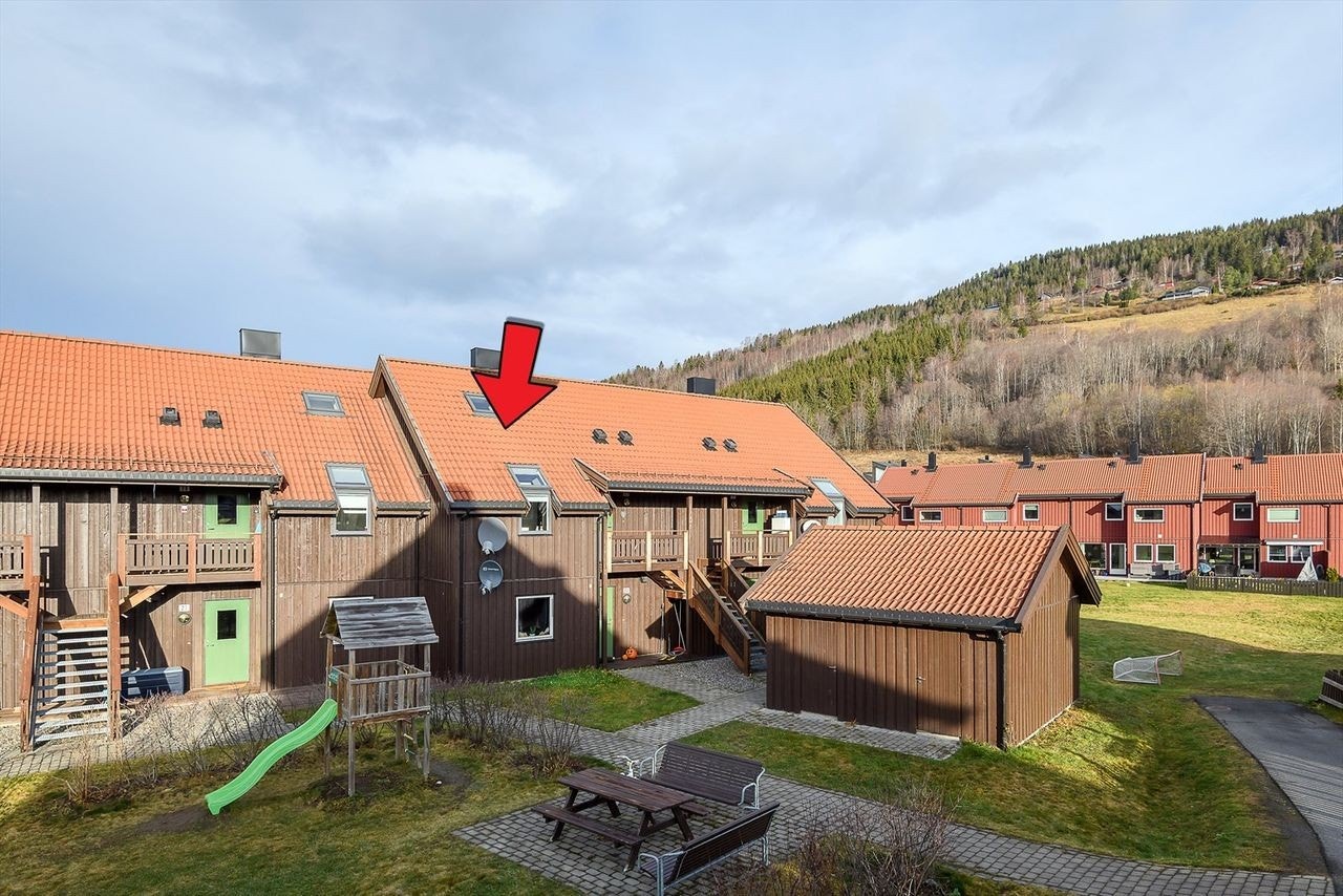 Fasaden. I forgrunnen er smøre- og oppbevaringsboden. Galleribilde