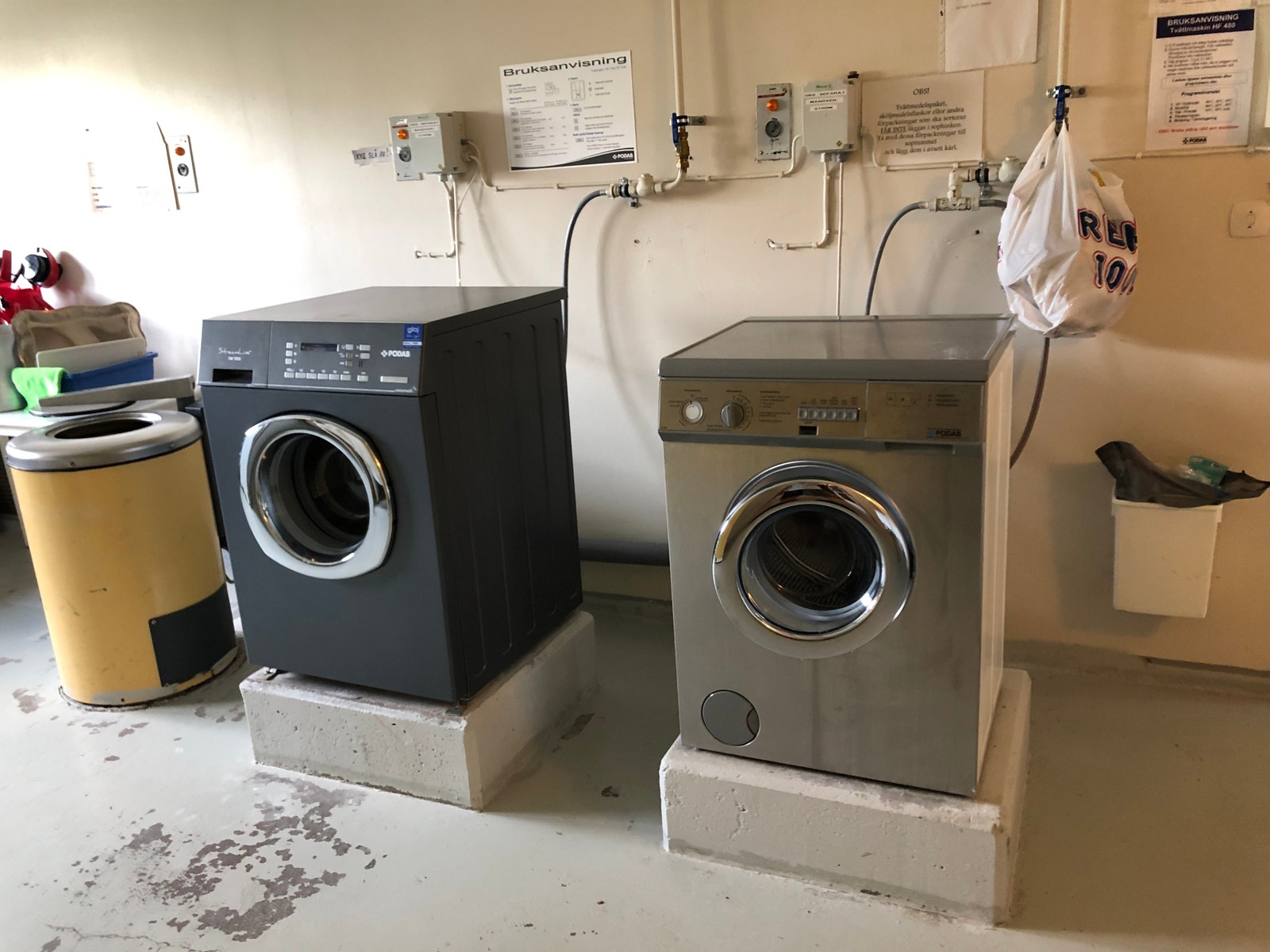 Felles vaskemaskiner i 1 etg i blokka Galleribilde